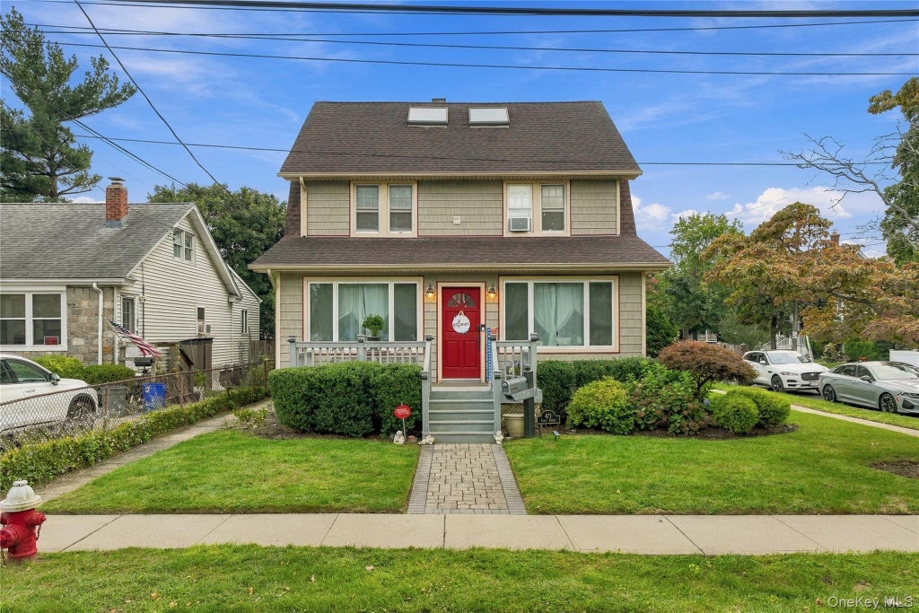 Photo of 471 Pearl Street, Oceanside, NY 11572 (MLS # 1053638)