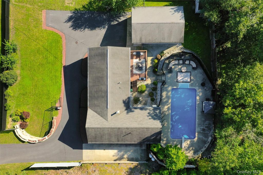 Photo of 41 Martin Drive, Poughkeepsie, NY 12603 (MLS # 988943)