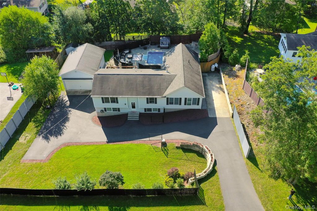 Photo of 41 Martin Drive, Poughkeepsie, NY 12603 (MLS # 988943)