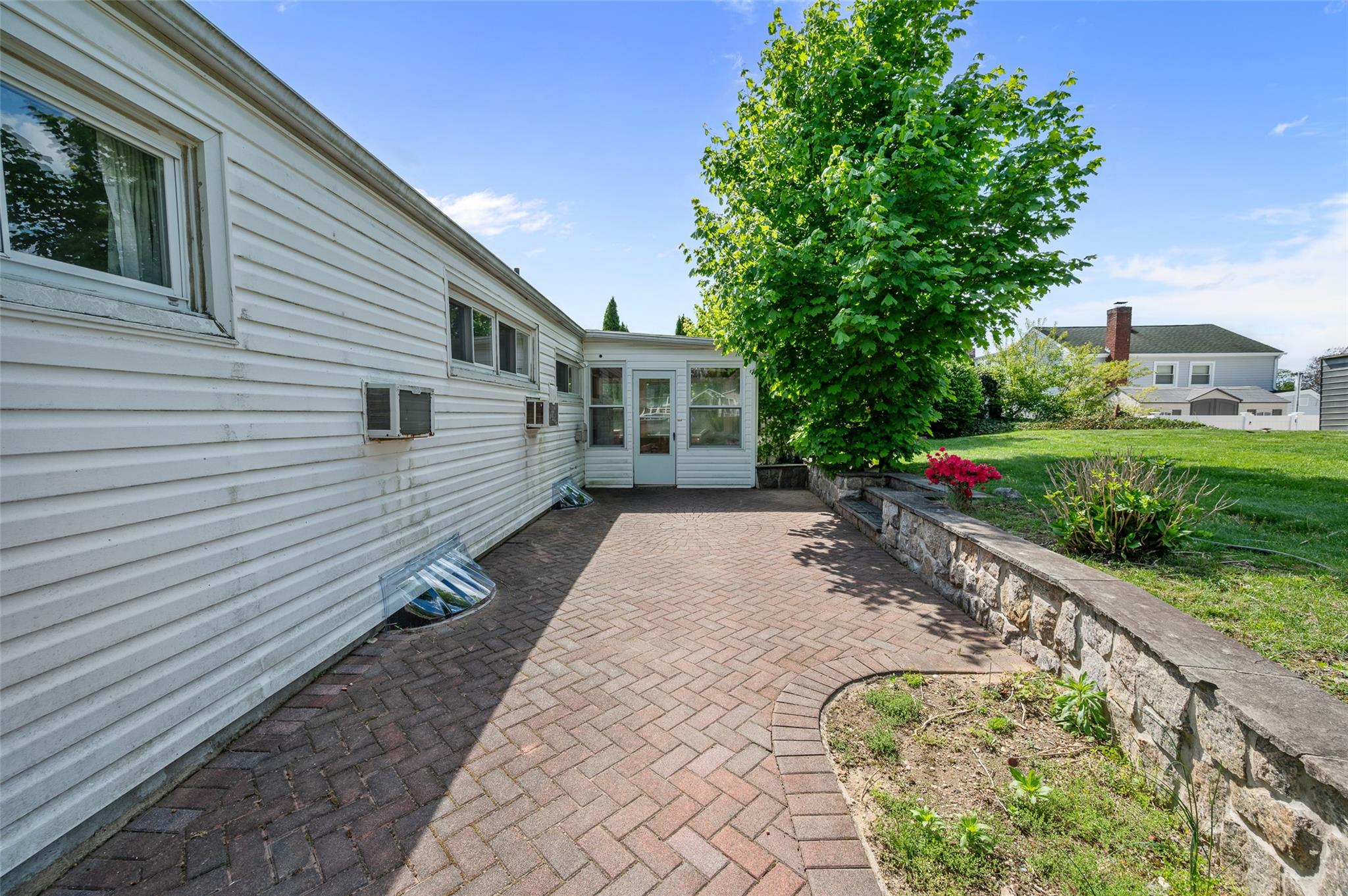 21 Teibrook Avenue, Syosset, New York image 31