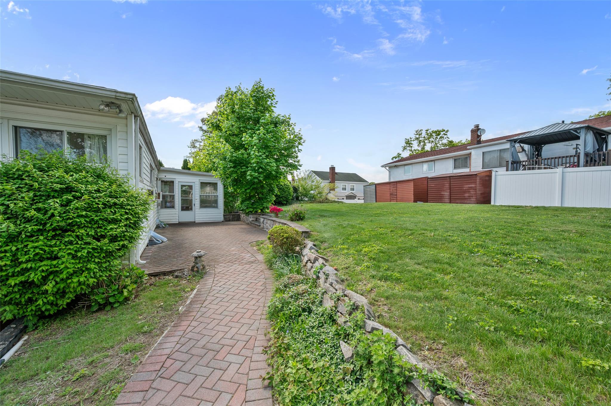 21 Teibrook Avenue, Syosset, New York image 30
