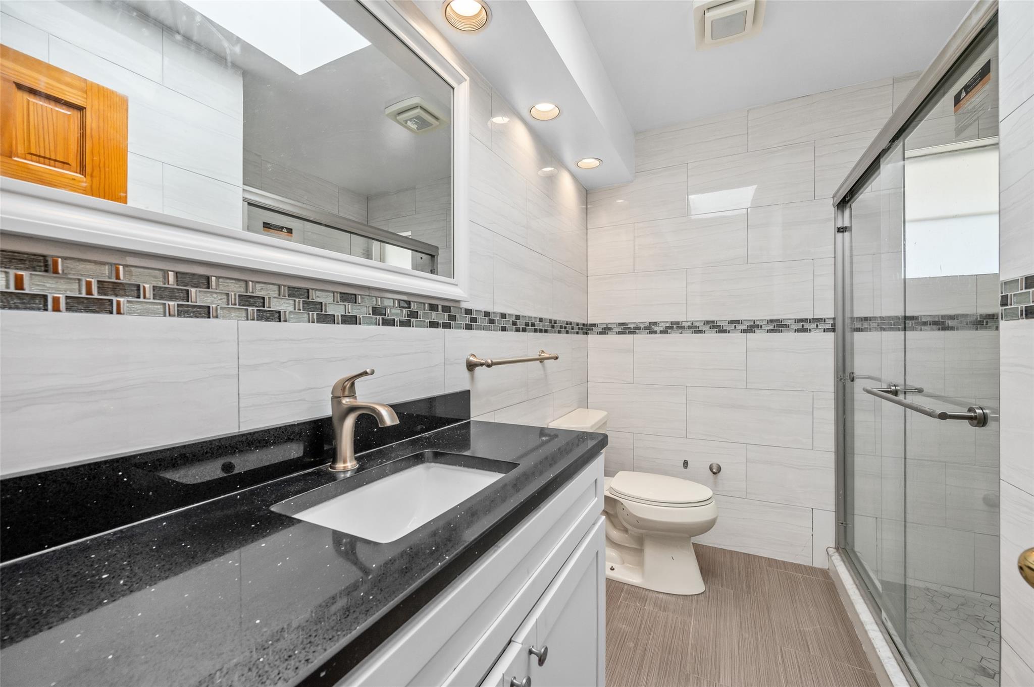 21 Teibrook Avenue, Syosset, New York image 17