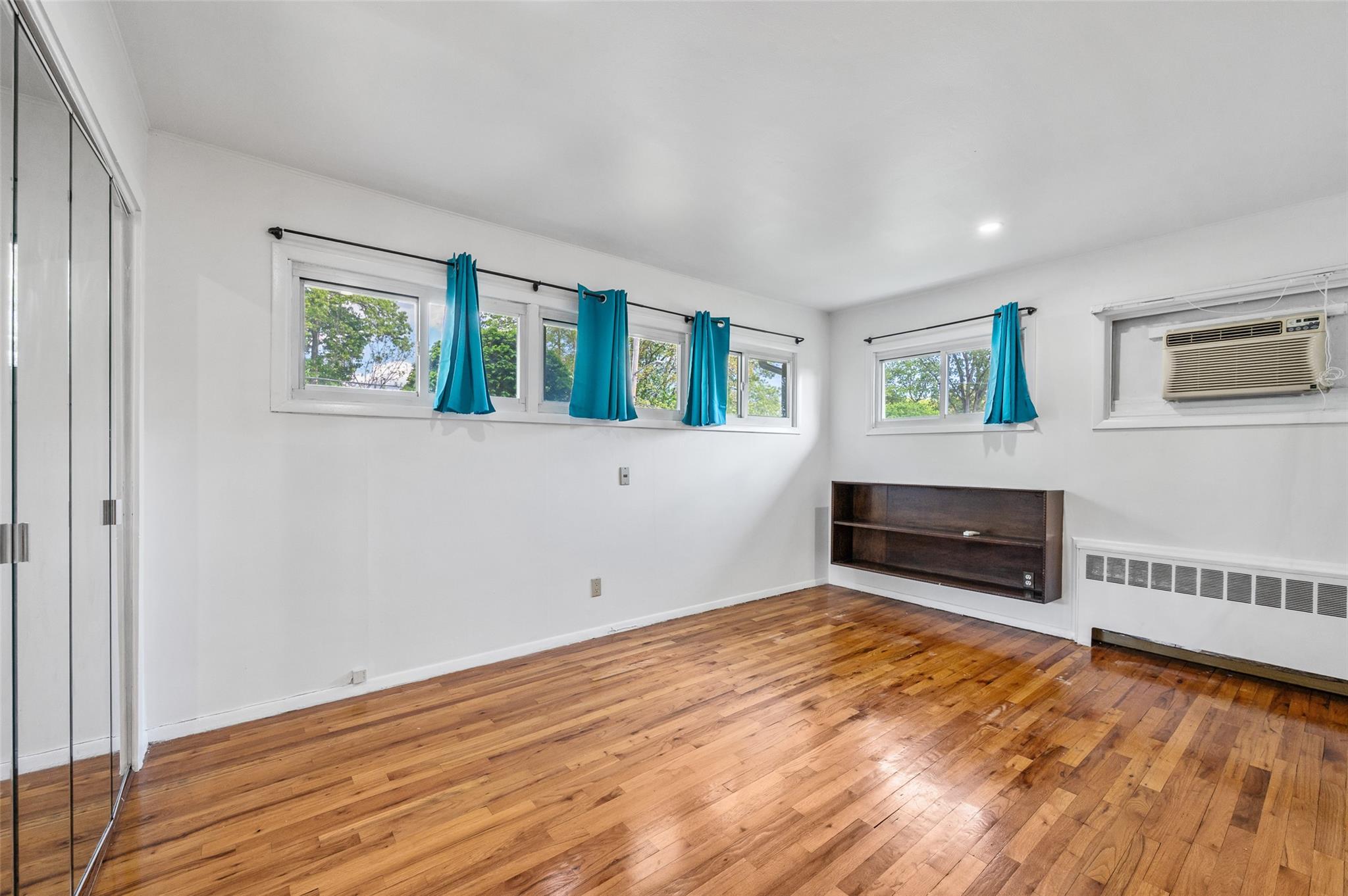 21 Teibrook Avenue, Syosset, New York image 11