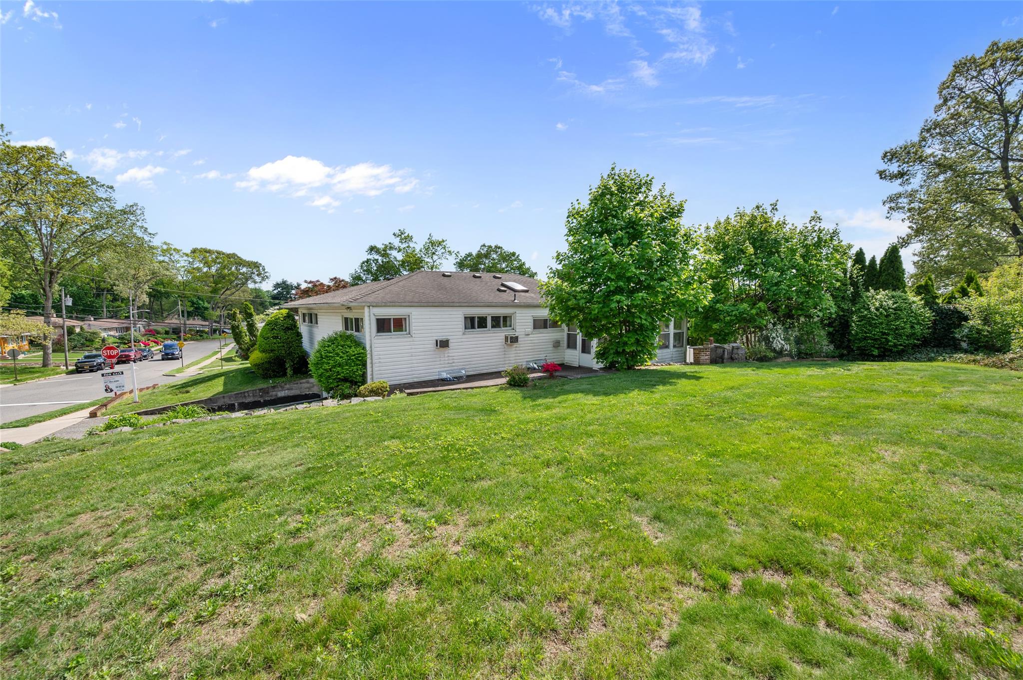21 Teibrook Avenue, Syosset, New York image 34