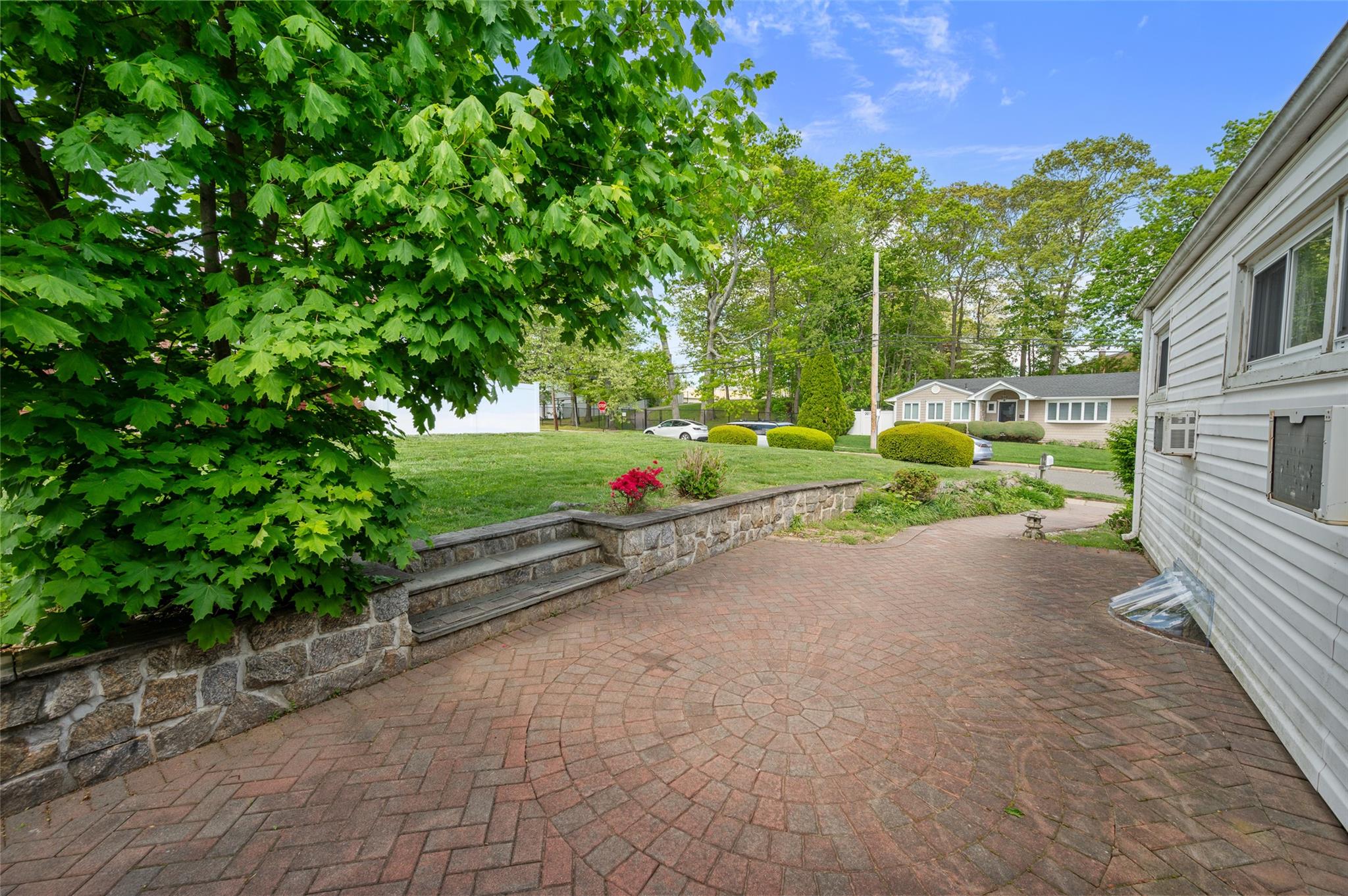 21 Teibrook Avenue, Syosset, New York image 32