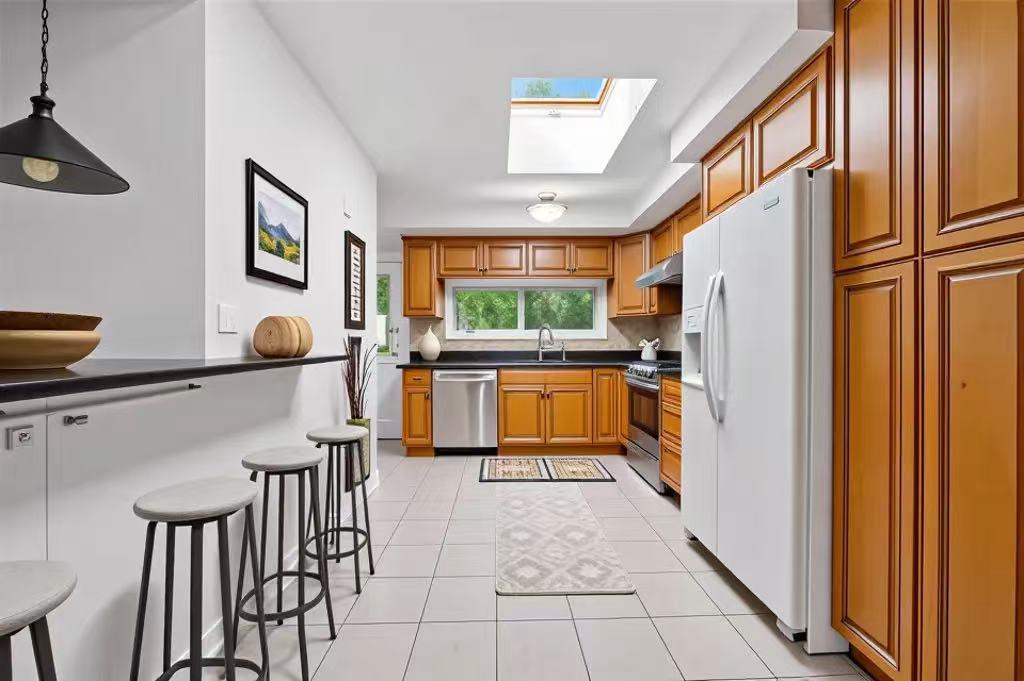 21 Teibrook Avenue, Syosset, New York image 5