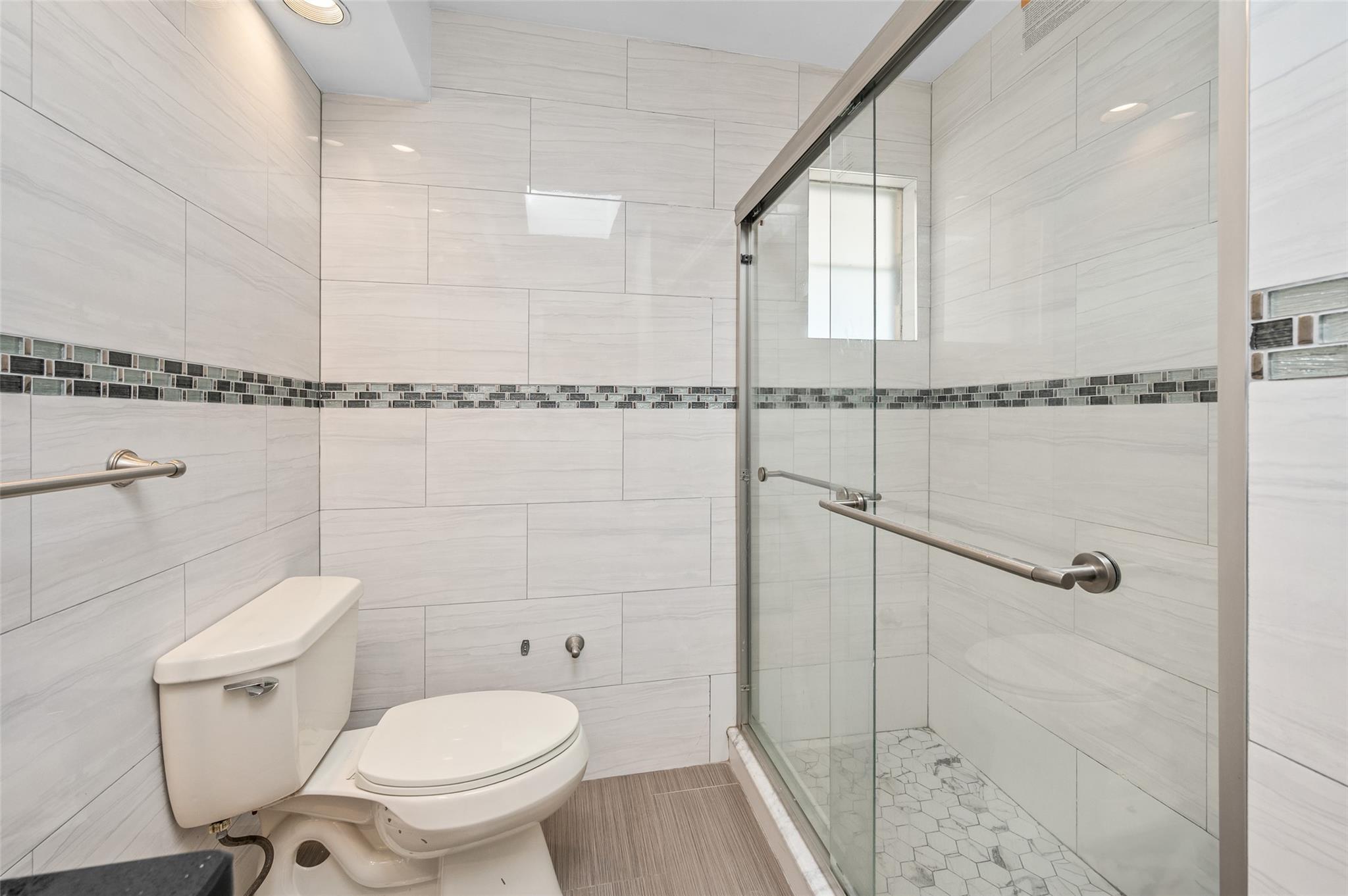 21 Teibrook Avenue, Syosset, New York image 19