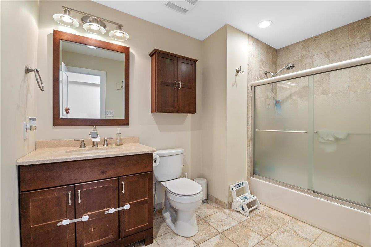 53 Estate Court, Woodbury, New York image 15