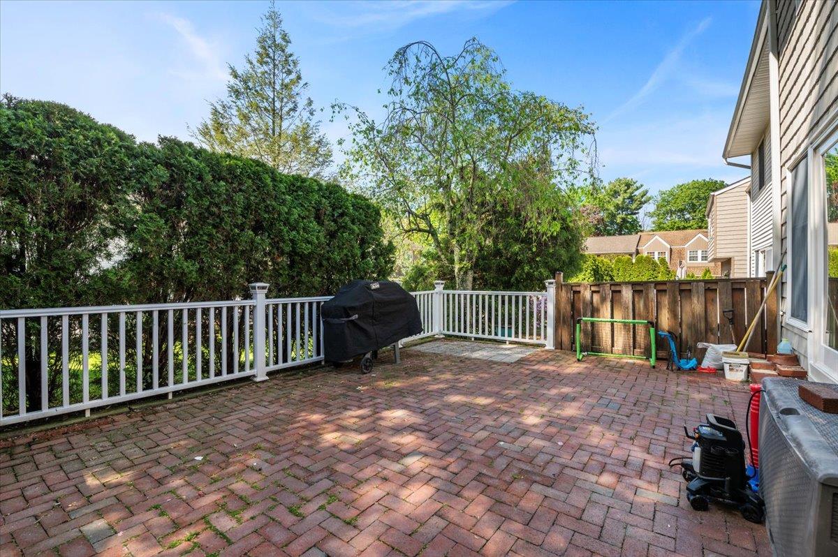 53 Estate Court, Woodbury, New York image 17