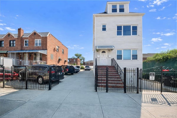 2710 LURTING AVE, BRONX, NY 10469 - Image 7e70e34f76630d20b2a895dfe90f31de/4172426547