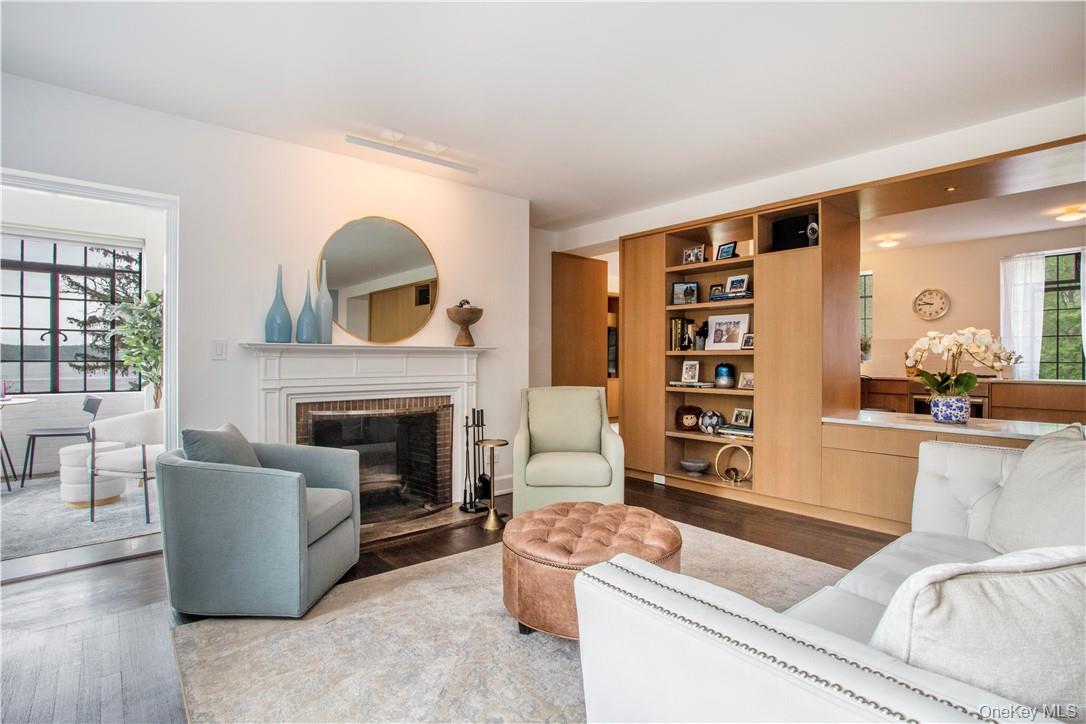 100 Ardsley Avenue W 2L