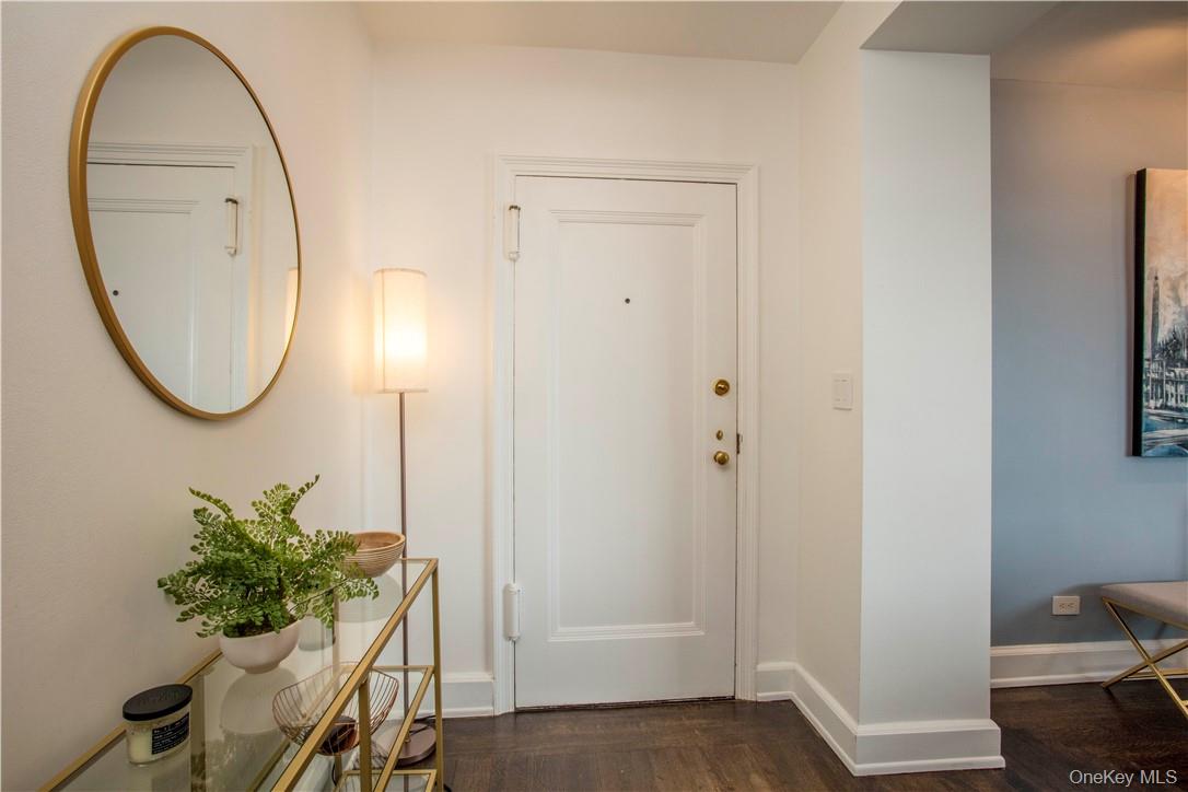 100 Ardsley Avenue W 2L