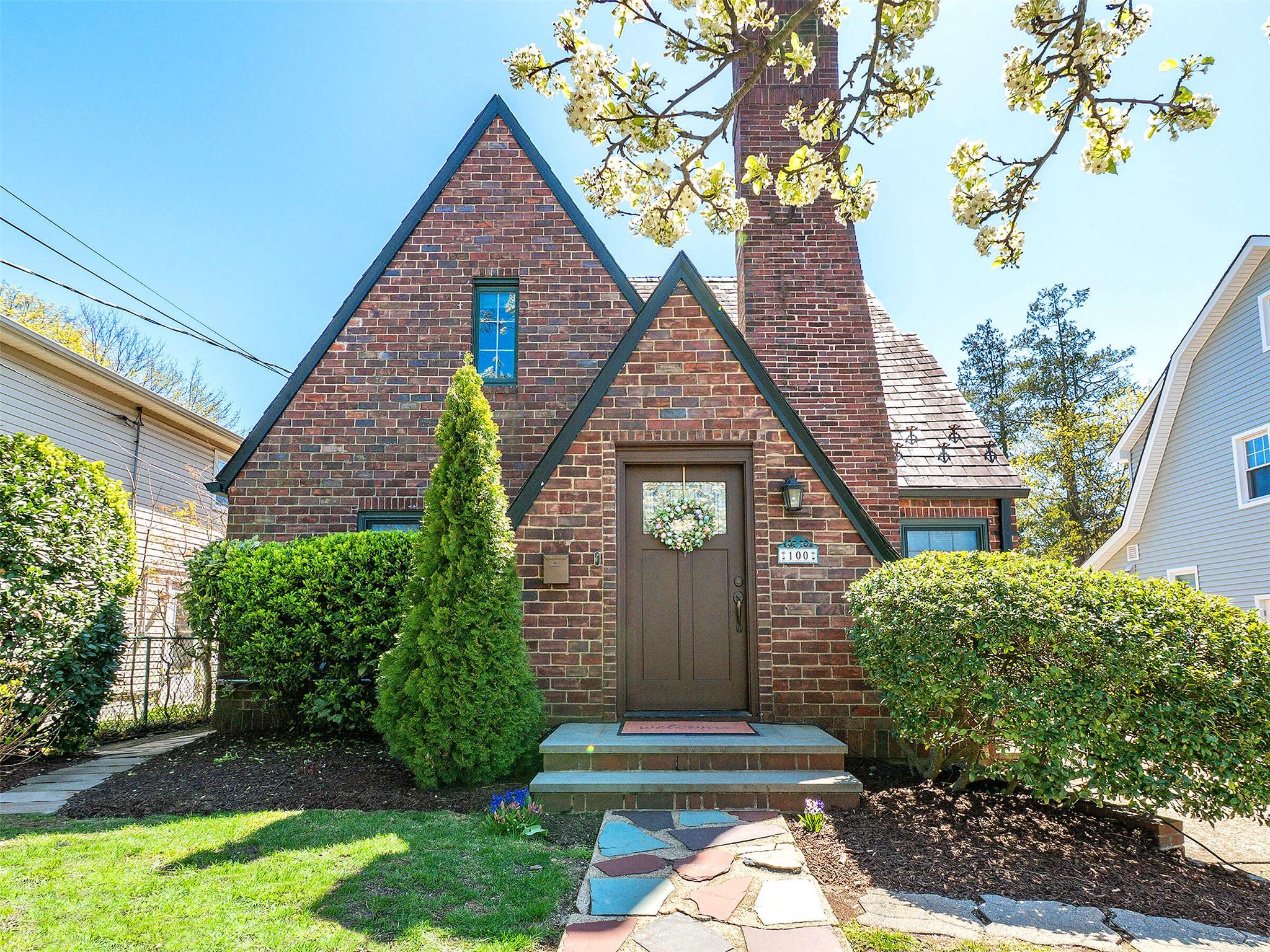 100 Highland Avenue, Port Washington, New York image 1