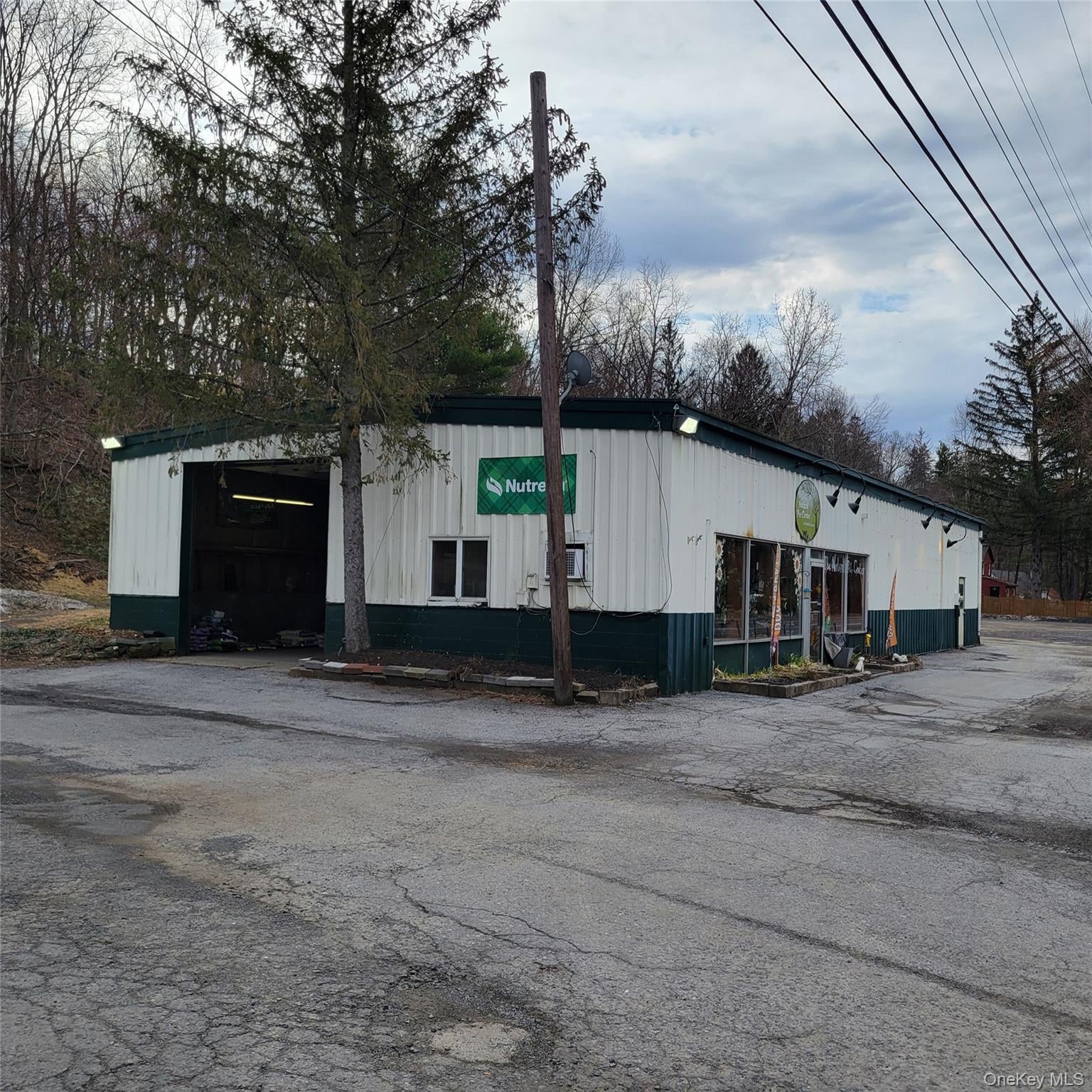 609 Route 208
