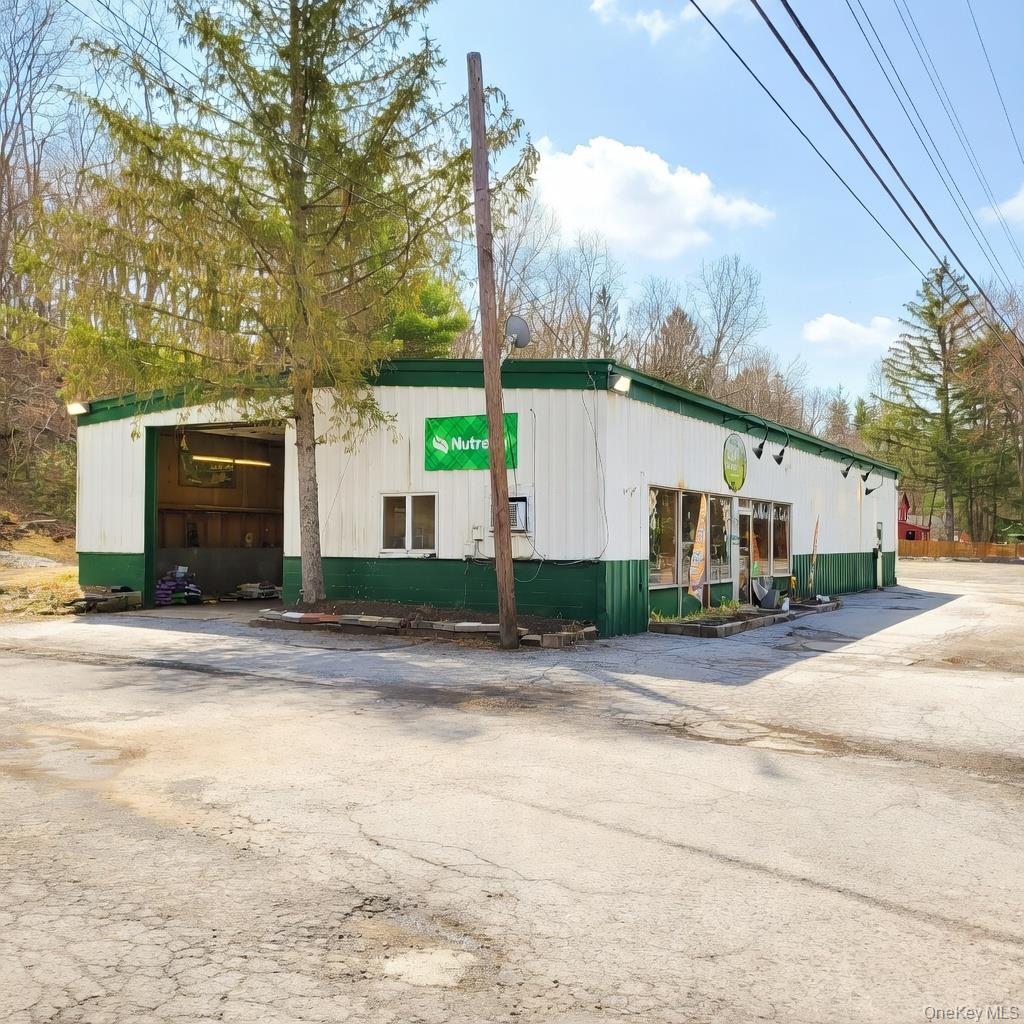 609 Route 208