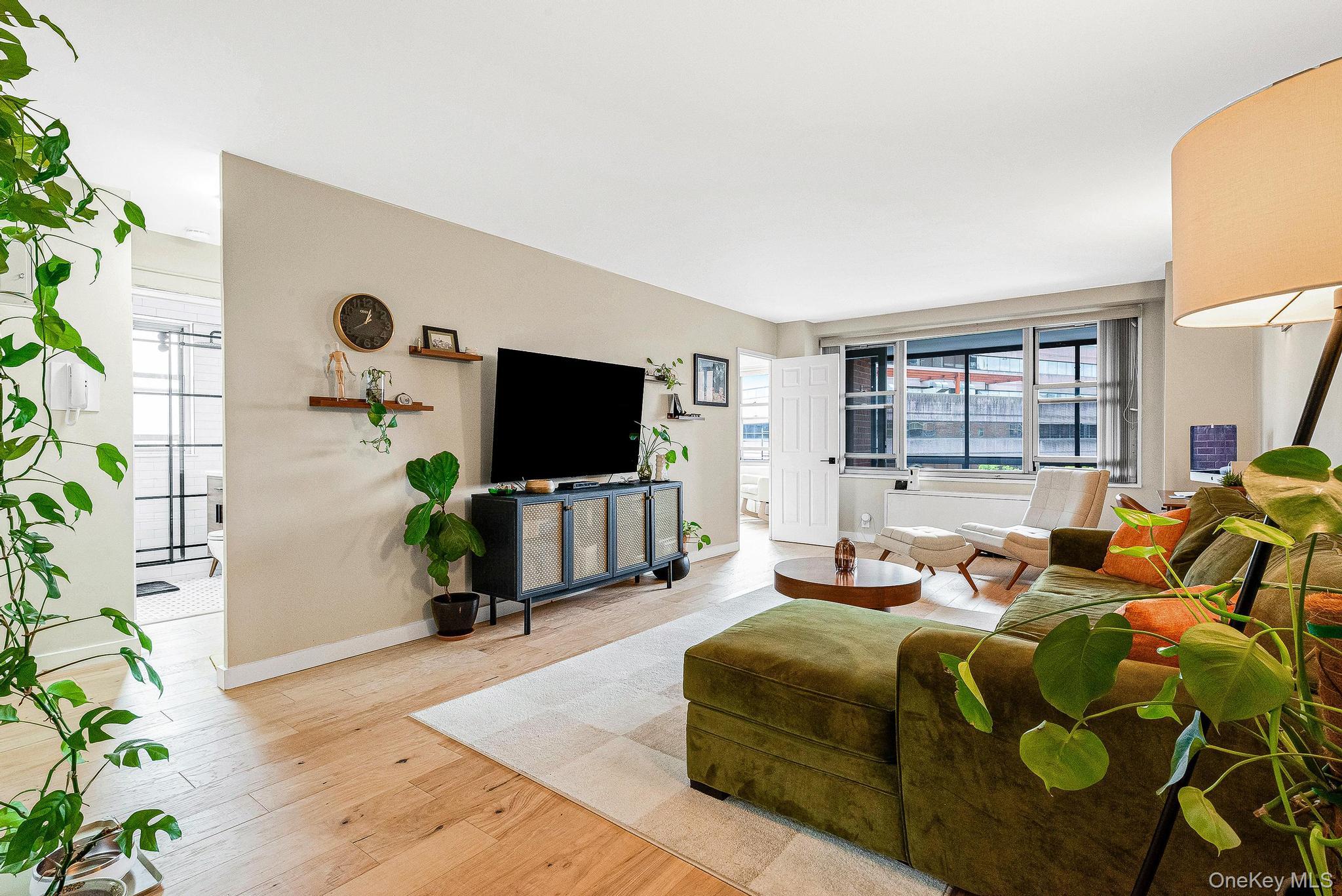 70-25 Yellowstone Boulevard 6T