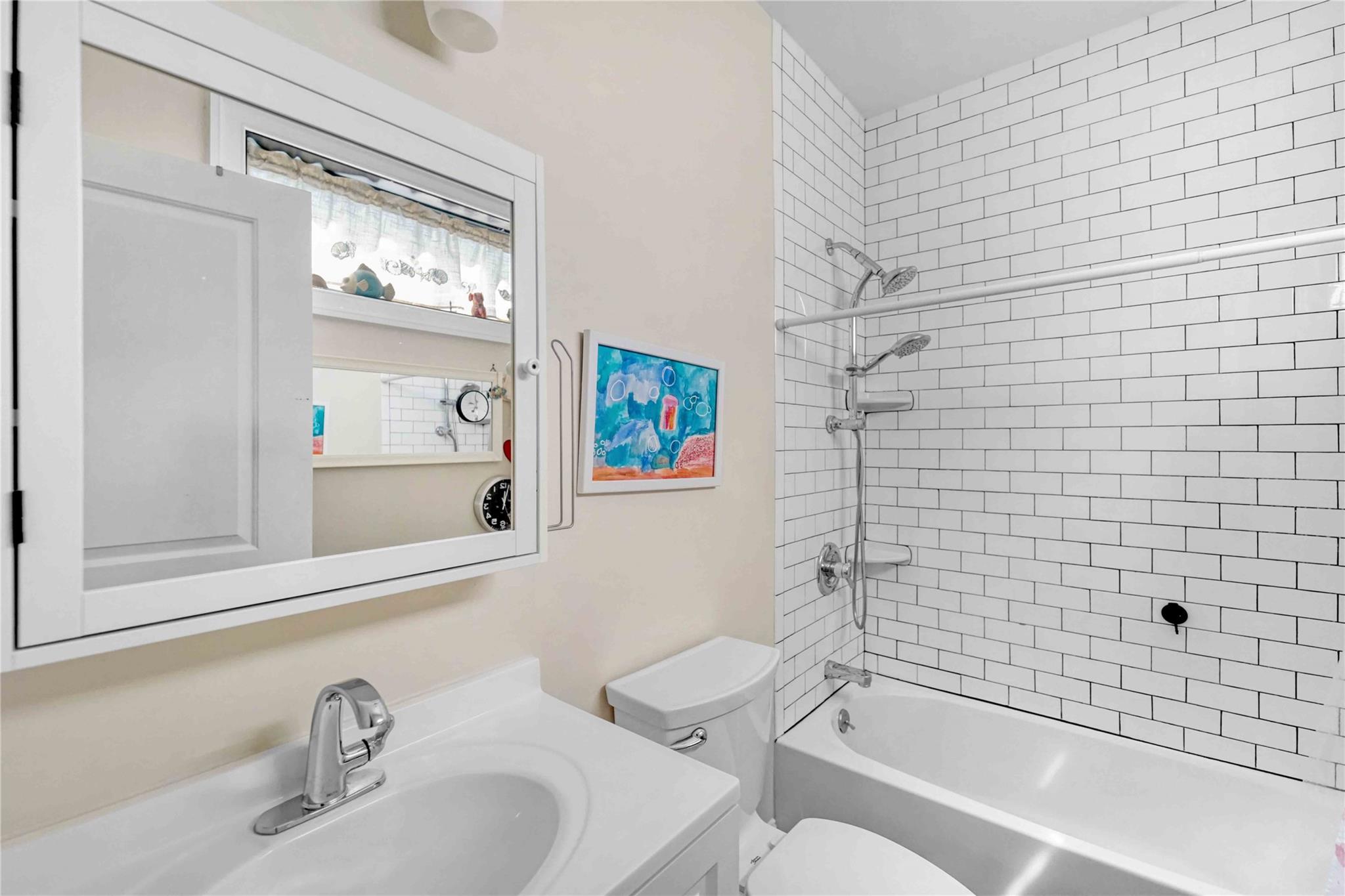 24 Laura Lee Drive, Center Moriches, New York image 17