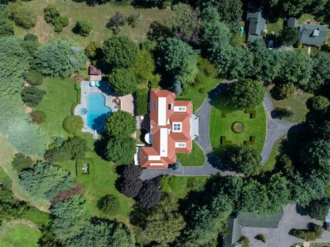 23 Old Westbury Rd Old Westbury NY 11568