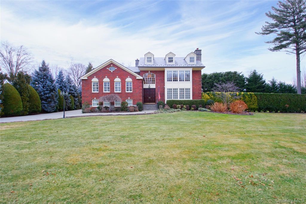 Photo of 101 Wetherill Road, Garden City, NY 11530 (MLS # 958000)