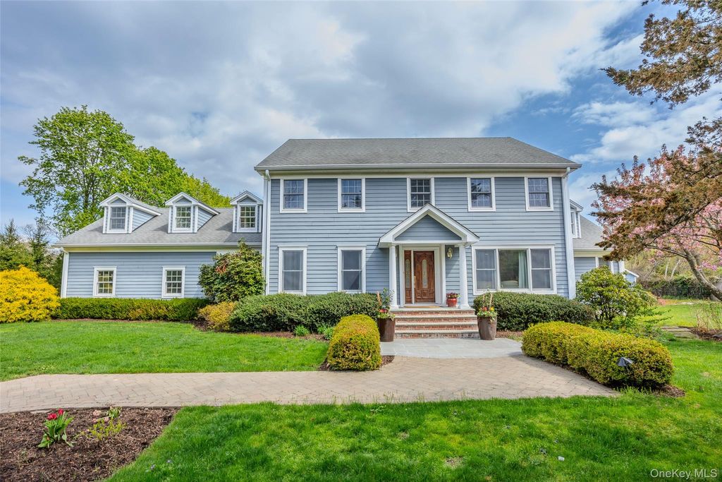 Photo of 47 Briarfield Lane, Huntington, NY 11743 (MLS # 988286)