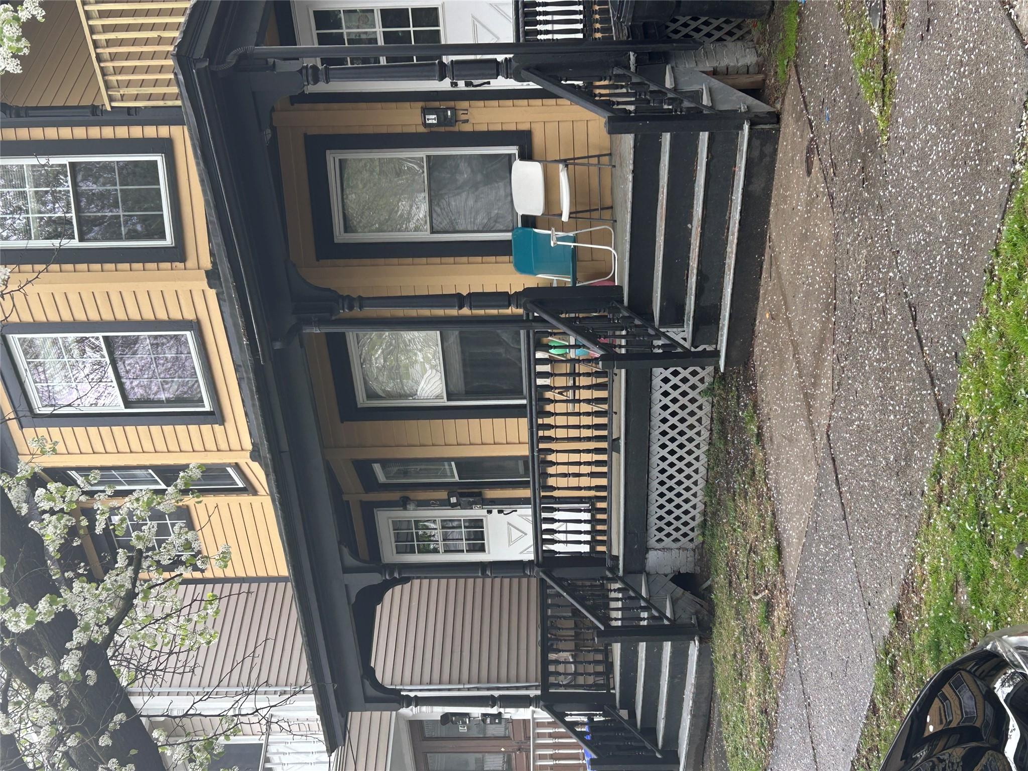 Rental Property at Franklin Street, Poughkeepsie, New York - Bedrooms: 3 
Bathrooms: 1 
Rooms: 6  - $2,350 MO.
