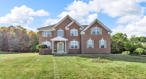 59 Luthien Forest Road Rock Tavern NY 12553