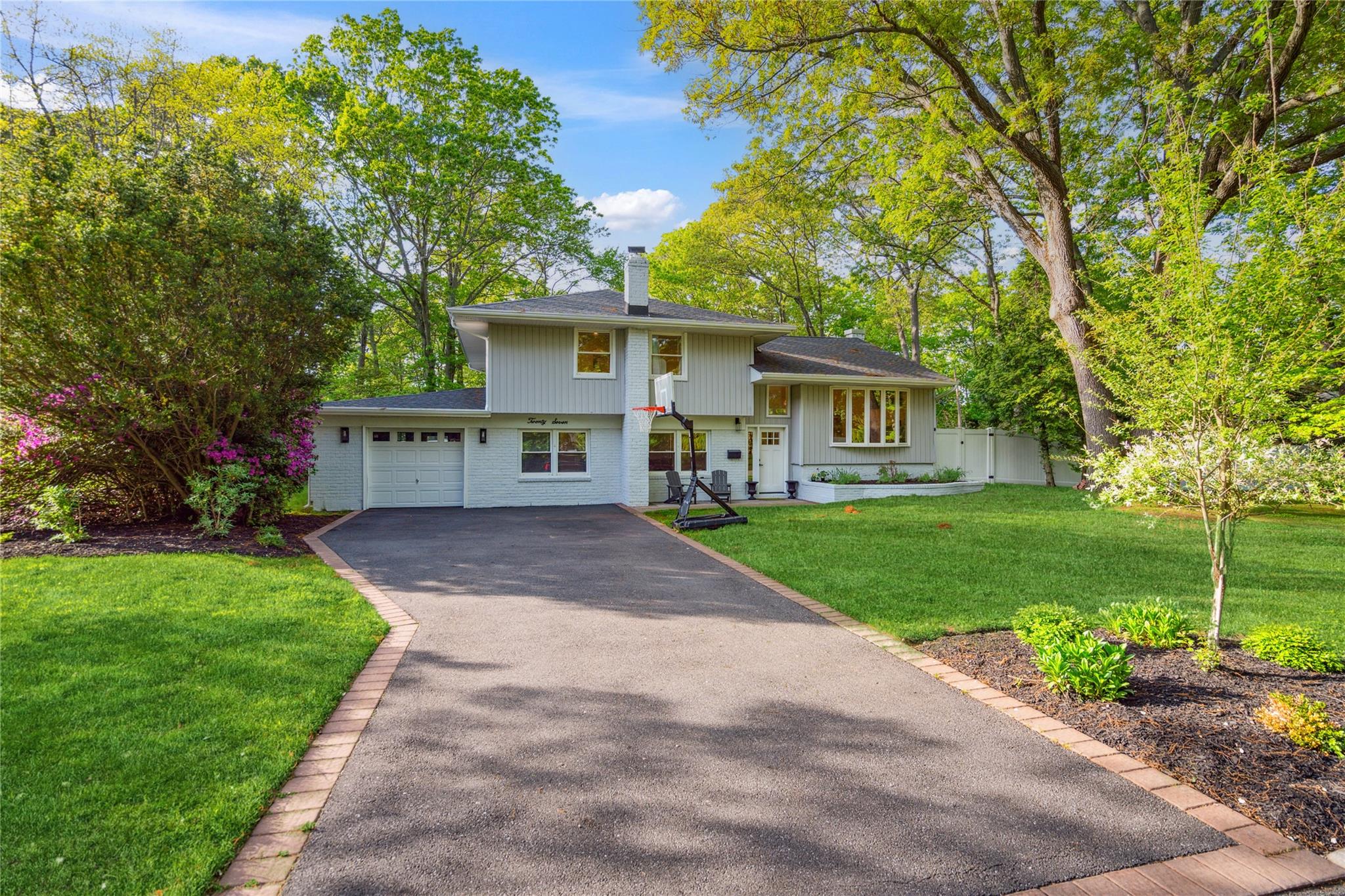 Harbor Hills Drive, Port Jefferson, Hamptons, NY - 4 Bedrooms  
3 Bathrooms - 