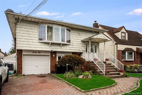 Photo of 42 Hendrickson Avenue, Lynbrook, NY 11563 (MLS # 899417)
