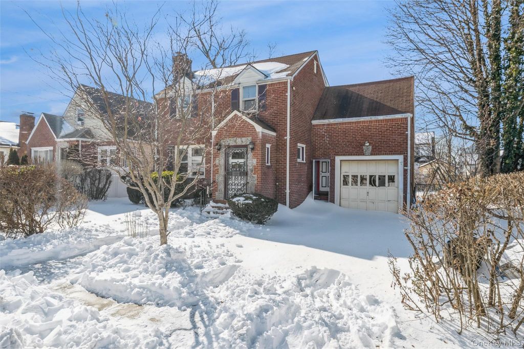 Photo of 12 Taylor Place, Hempstead, NY 11550 (MLS # 950151)