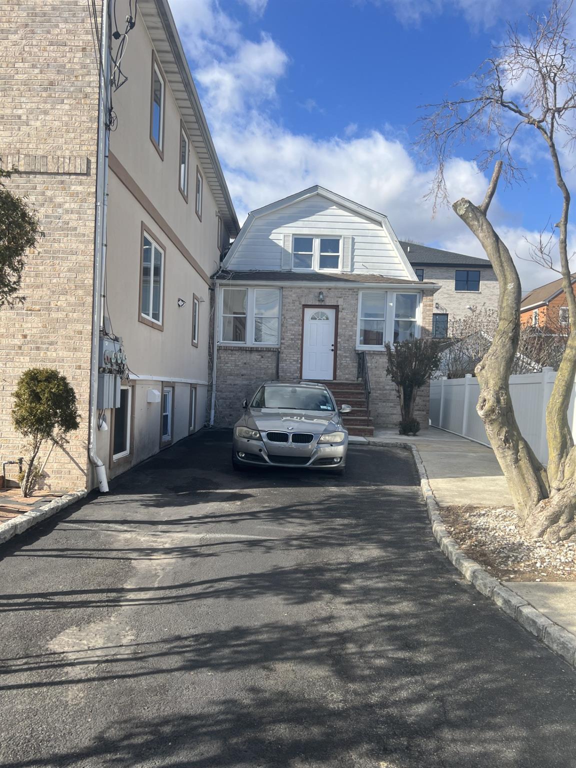 Hunter Avenue, Yonkers, New York - 3 Bedrooms  
2 Bathrooms - 