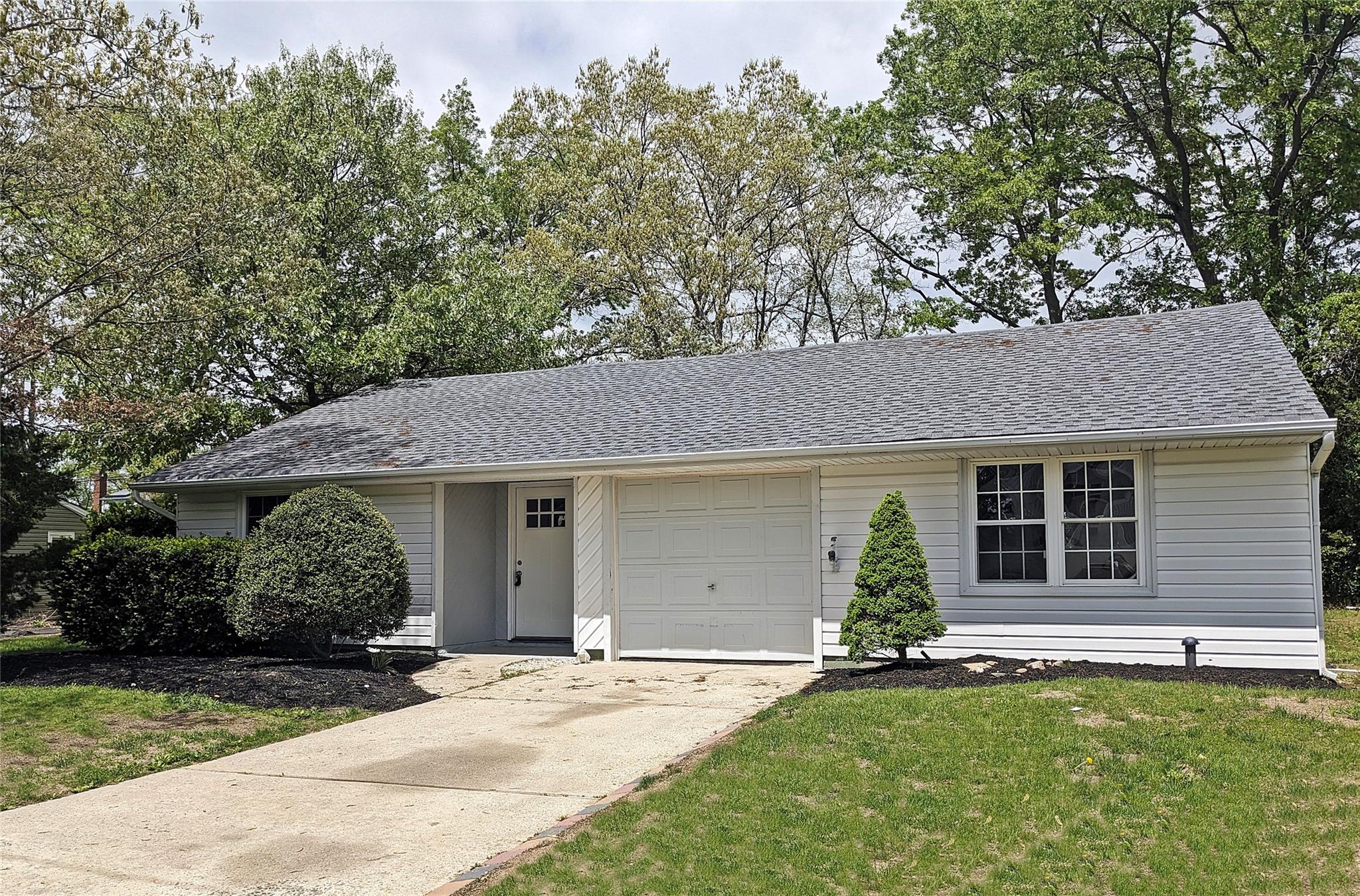 65 Biscayne Drive, Selden, New York image 19