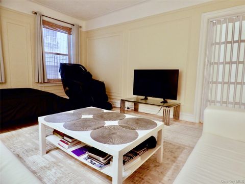 Homes For Sale - 941 Jerome Avenue #D5<br/> Bronx, NY 10452