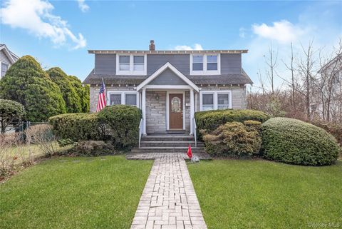 24 Bay 3rd Islip NY 11751