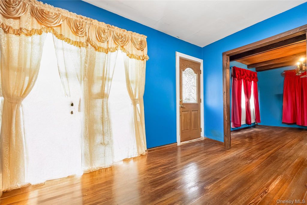 Photo of 24 Bay 3rd St, Islip, NY 11751 (MLS # 981110)