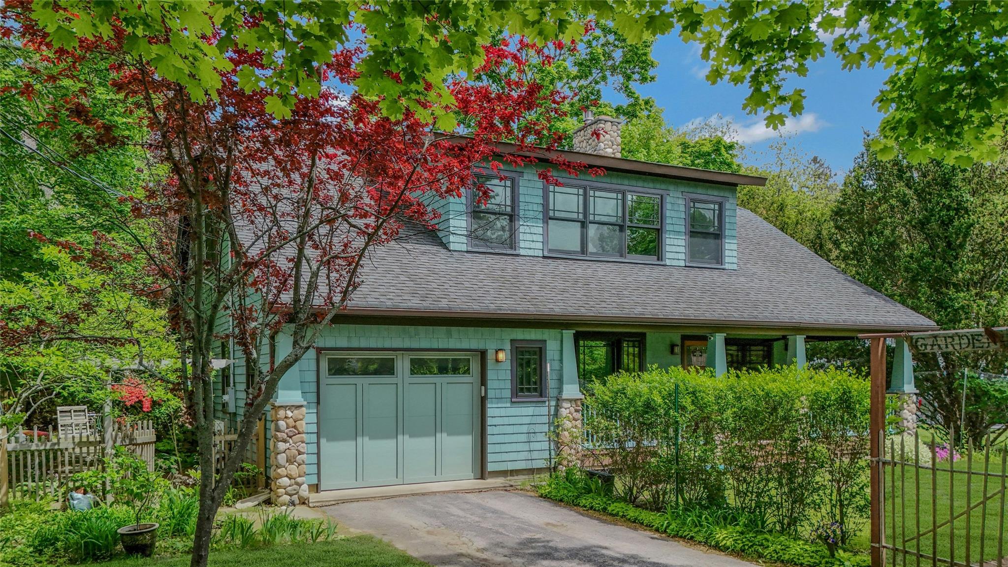 Maple Lane, Southold, Hamptons, NY - 3 Bedrooms  
3 Bathrooms - 