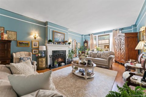 Photo of 25 Parkview Avenue #1I, Bronxville, NY 10708 (MLS # 904863) Photo of 25 Parkview Avenue #1I, Bronxville, NY 10708 (MLS # 904863)
