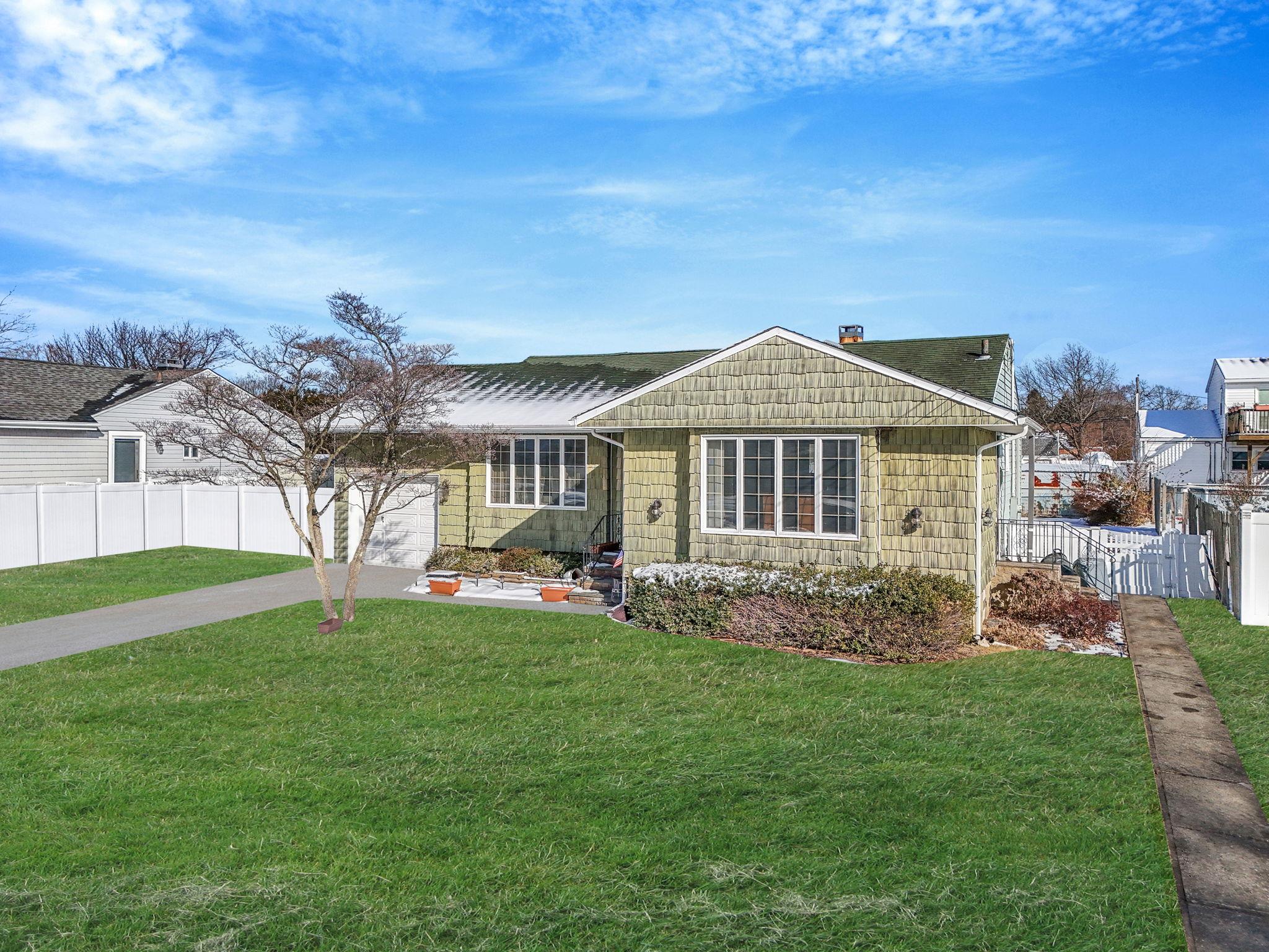 543 Dewitt Avenue, North Babylon, New York image 2