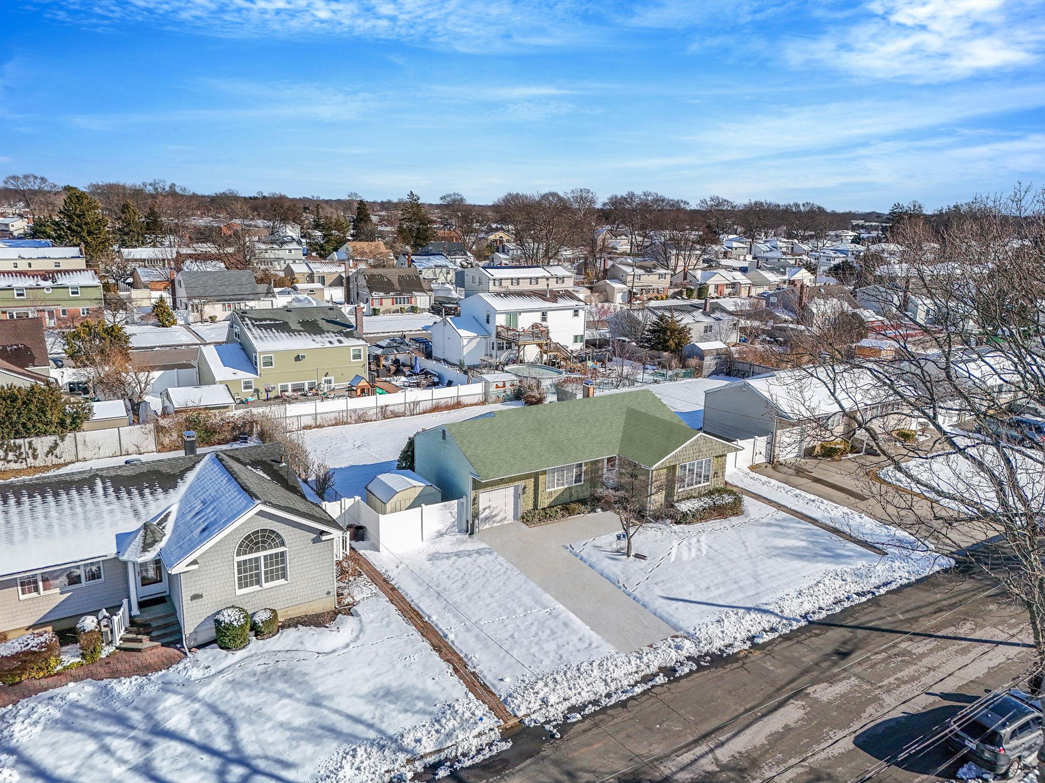 543 Dewitt Avenue, North Babylon, New York image 31
