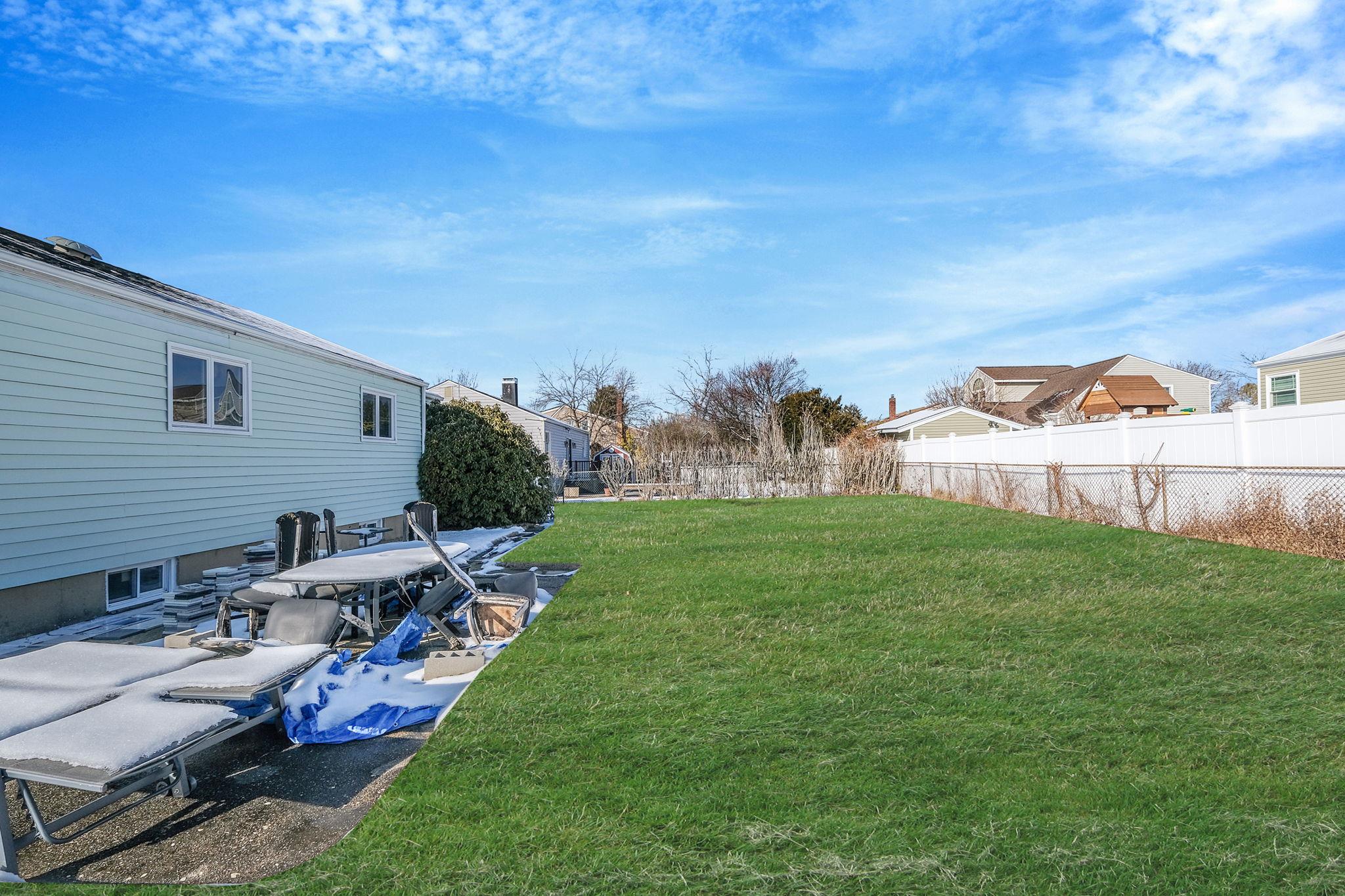 543 Dewitt Avenue, North Babylon, New York image 33
