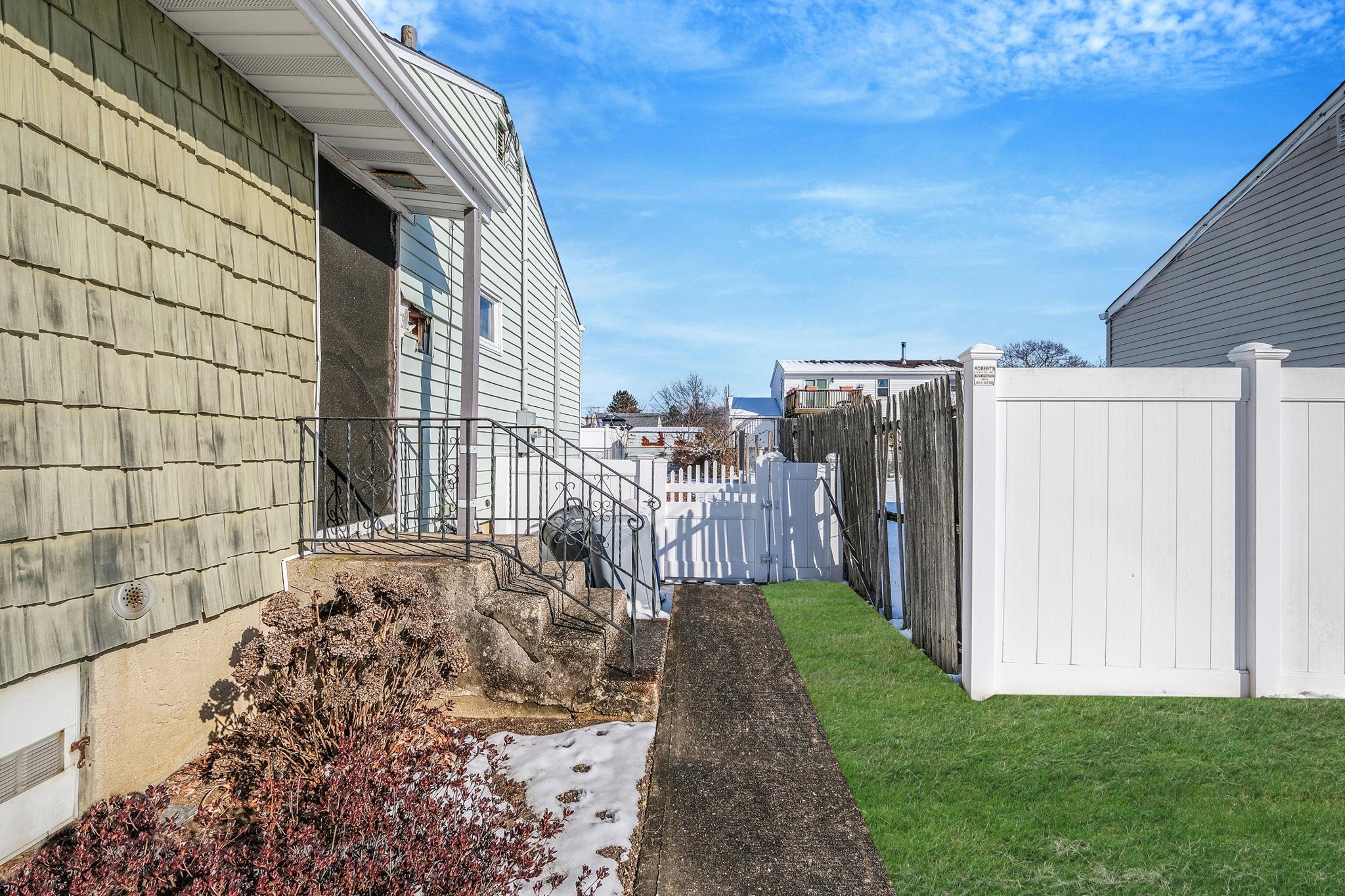 543 Dewitt Avenue, North Babylon, New York image 32