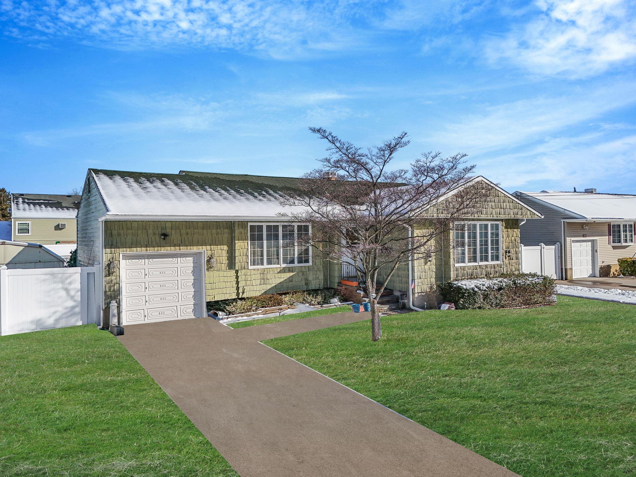 543 Dewitt Avenue, North Babylon, New York image 3