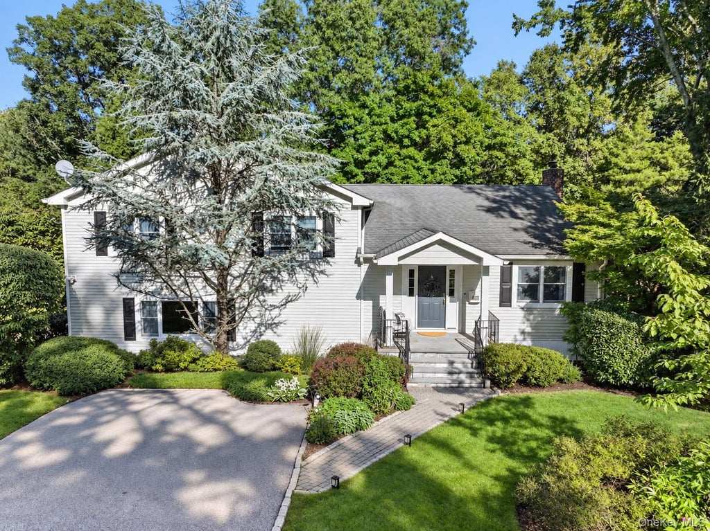Photo of 21 Sherbrooke Road, Hartsdale, NY 10530 (MLS # 1054297)