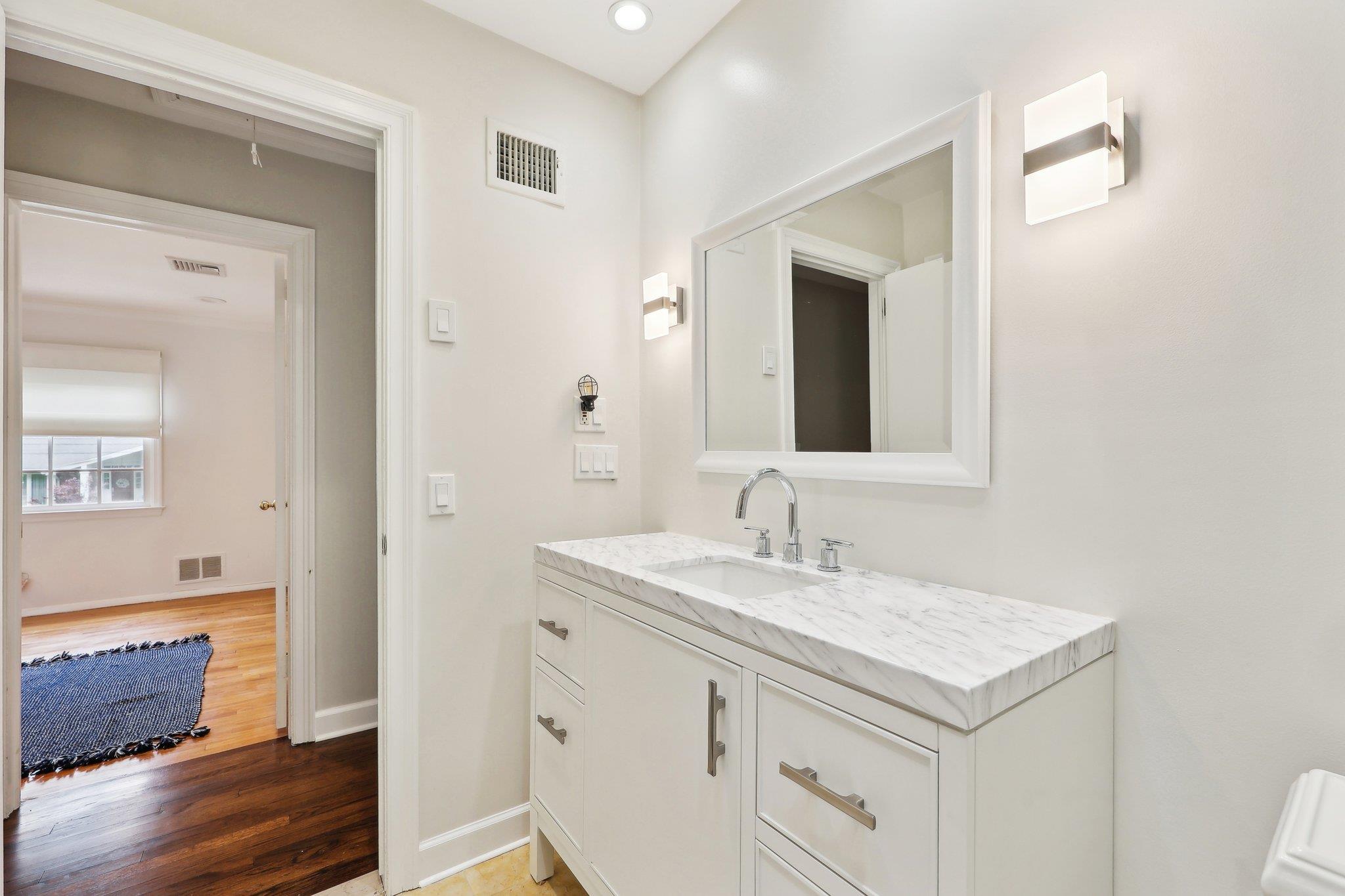 56 Rolling Way, New Rochelle, New York image 15