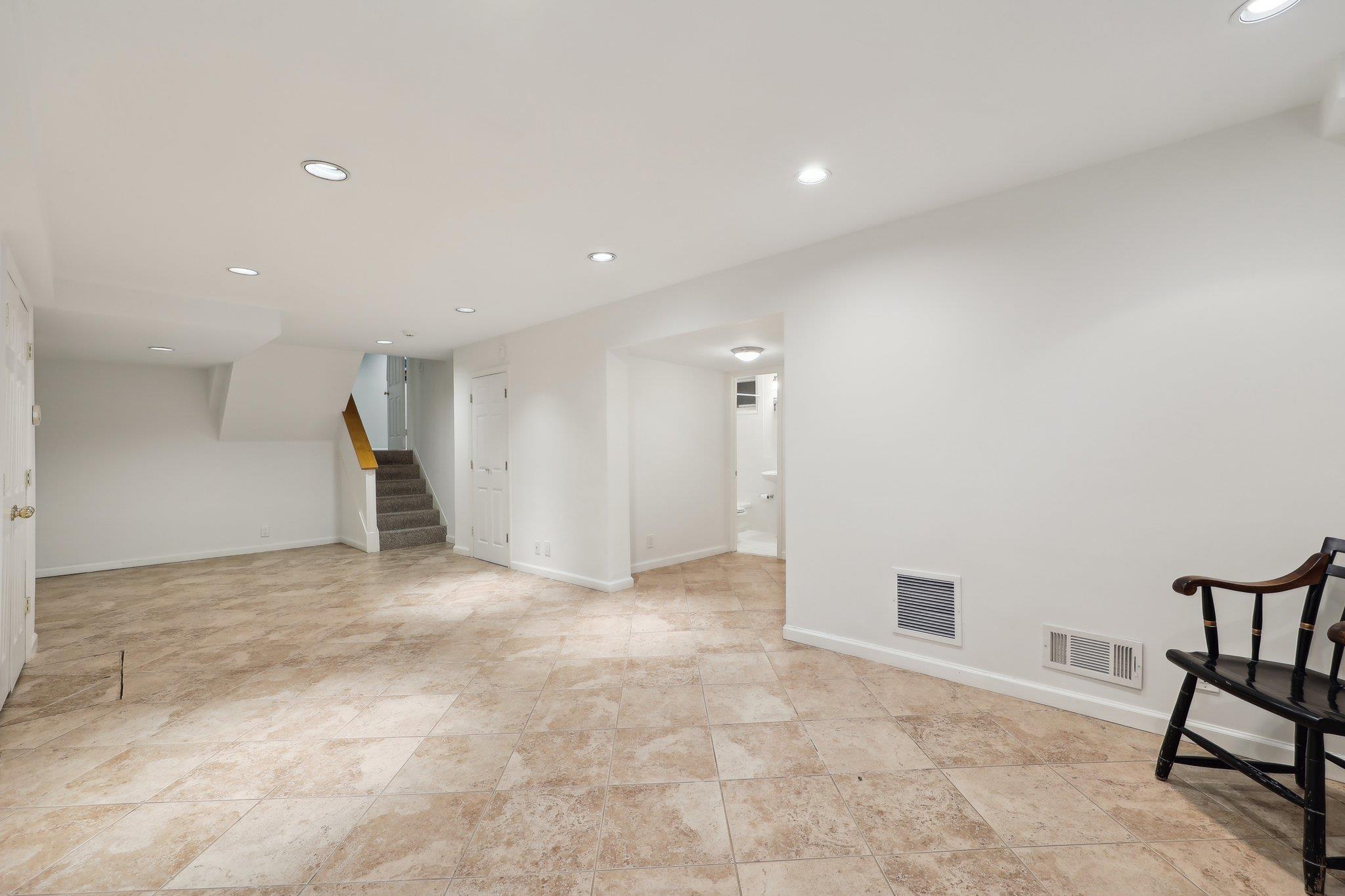 56 Rolling Way, New Rochelle, New York image 35