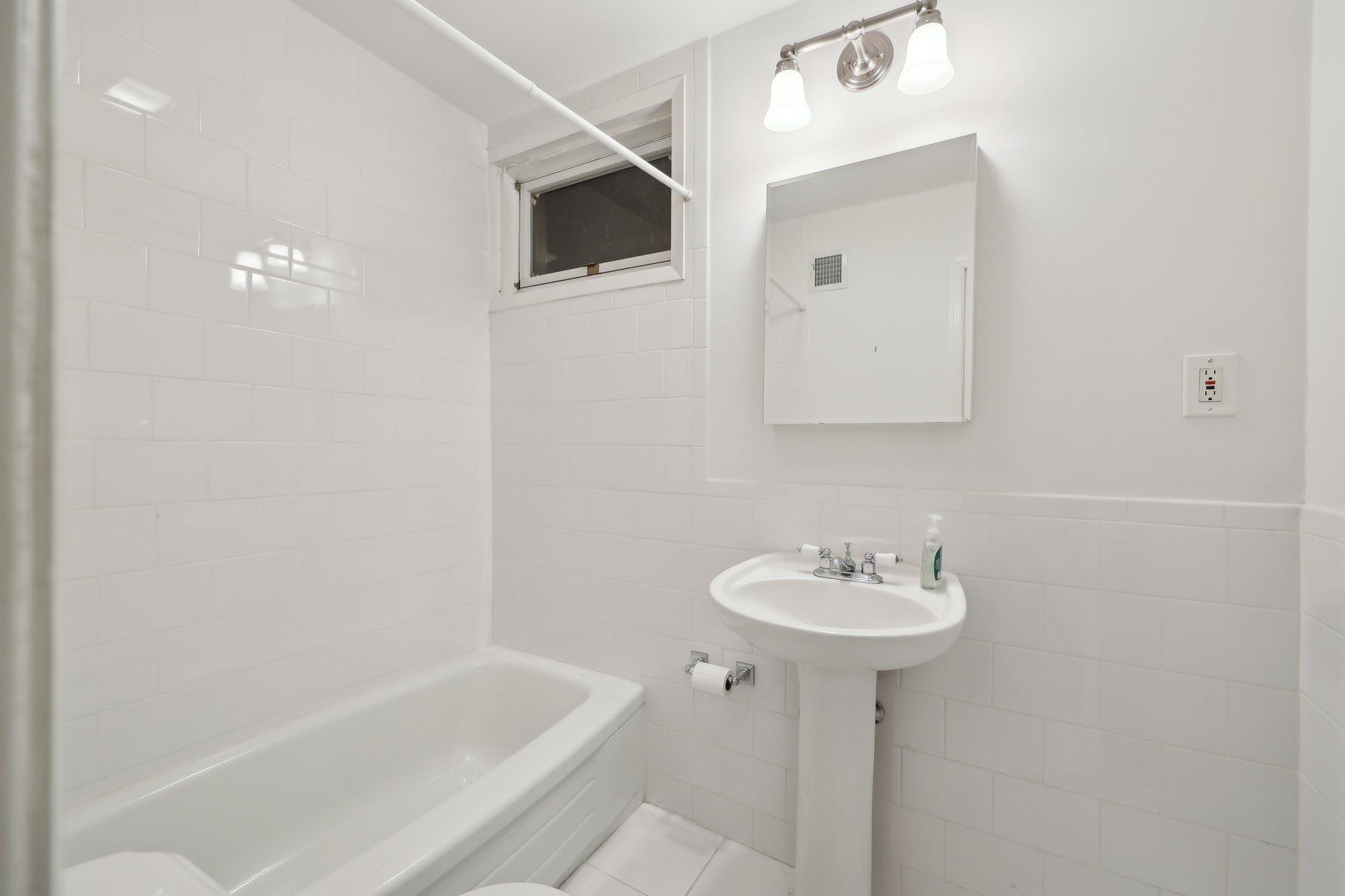 56 Rolling Way, New Rochelle, New York image 37