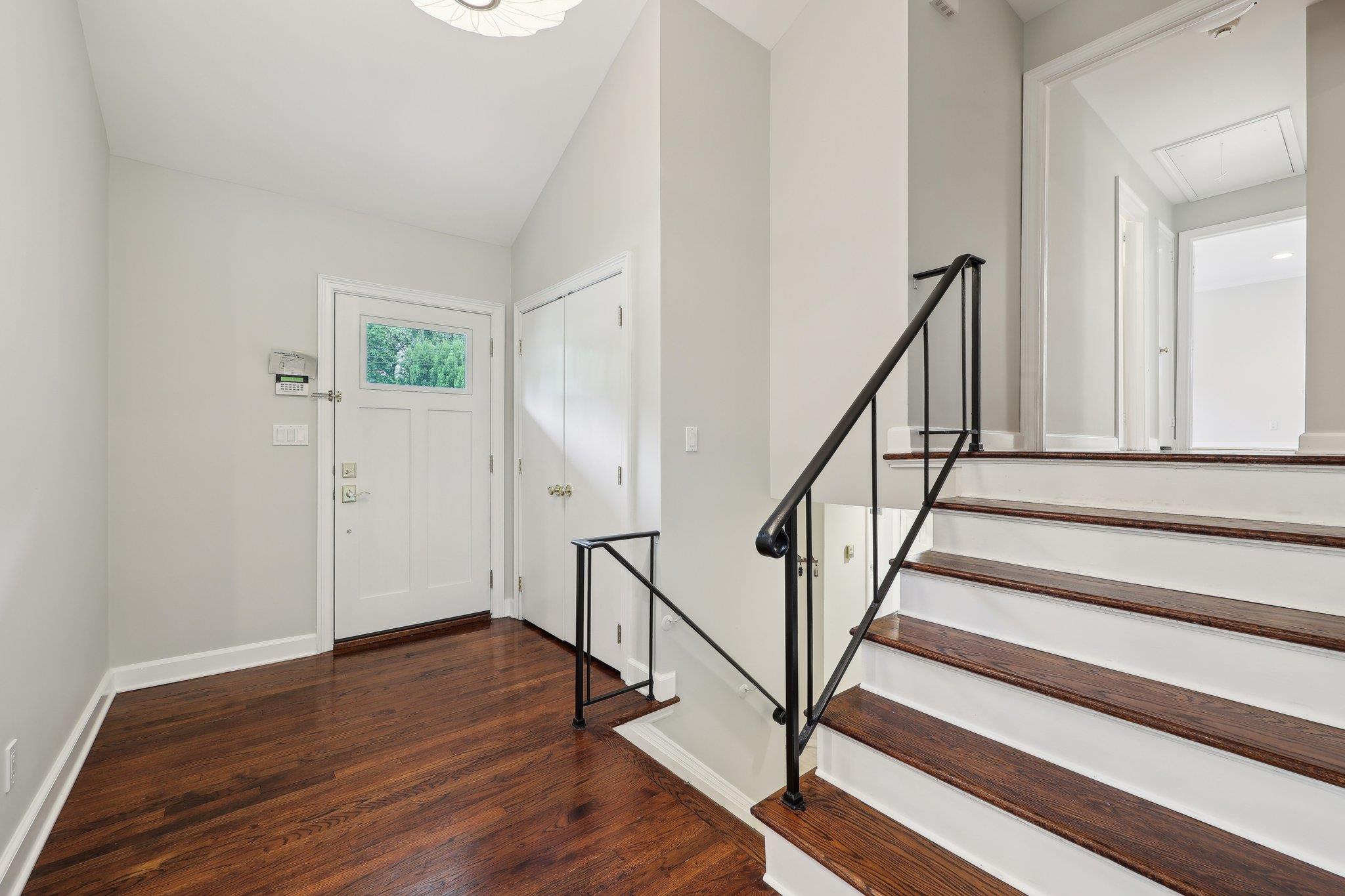 56 Rolling Way, New Rochelle, New York image 3