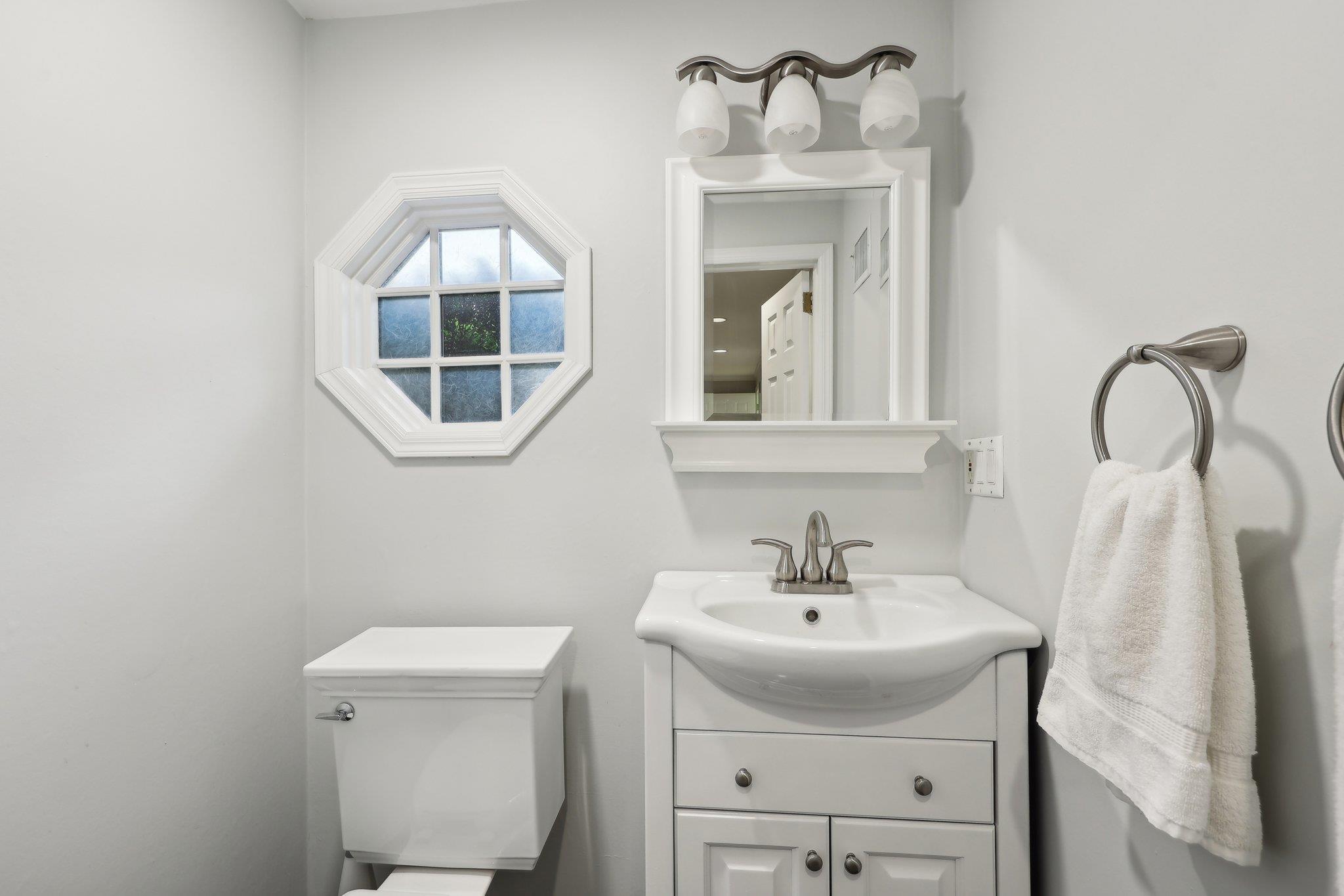 56 Rolling Way, New Rochelle, New York image 30
