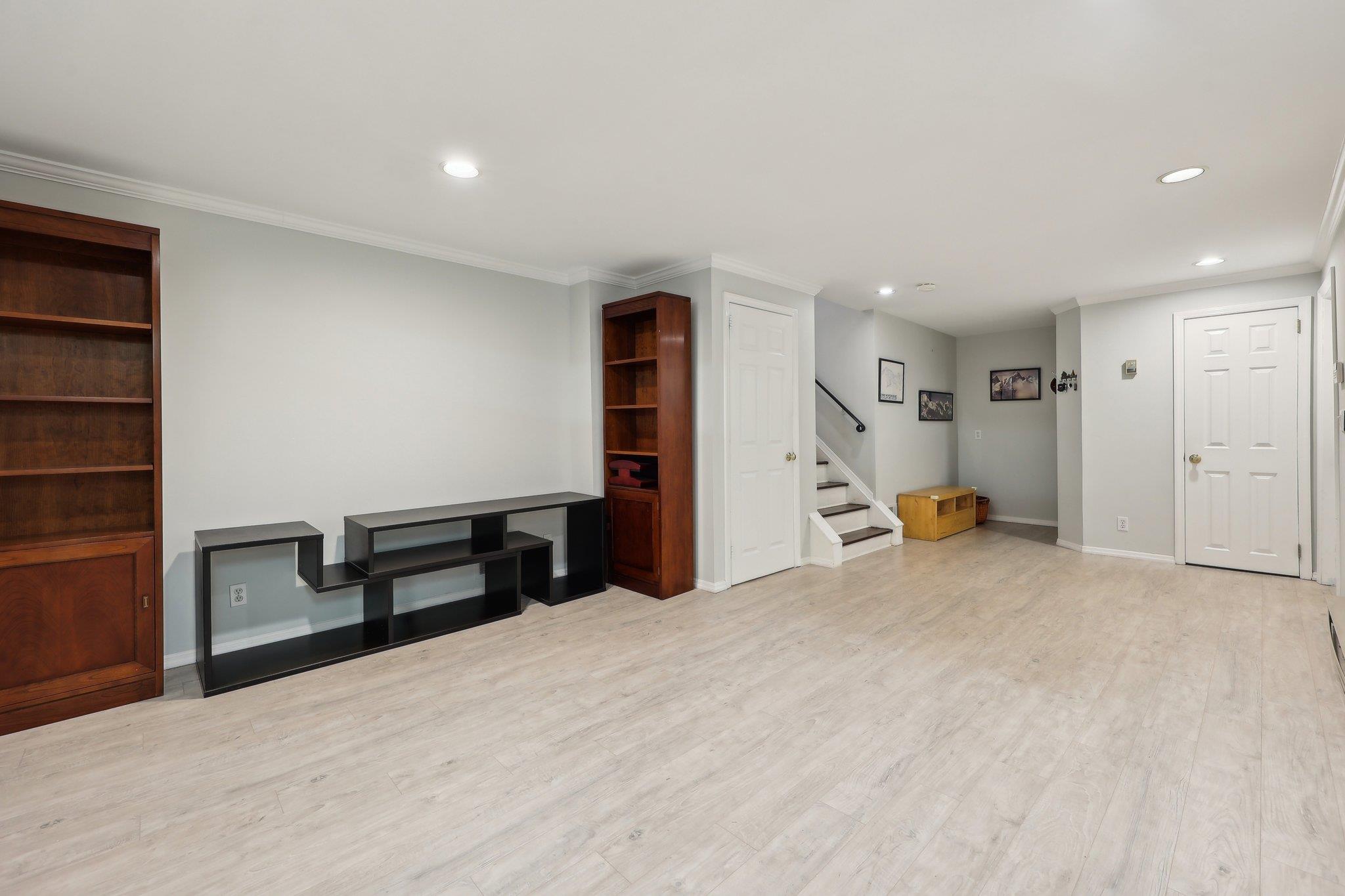 56 Rolling Way, New Rochelle, New York image 28