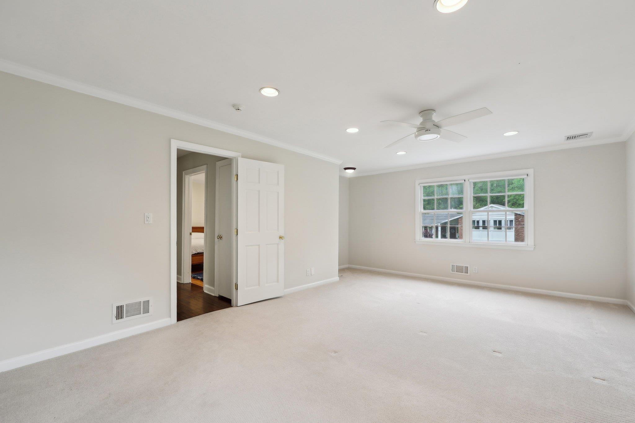 56 Rolling Way, New Rochelle, New York image 18
