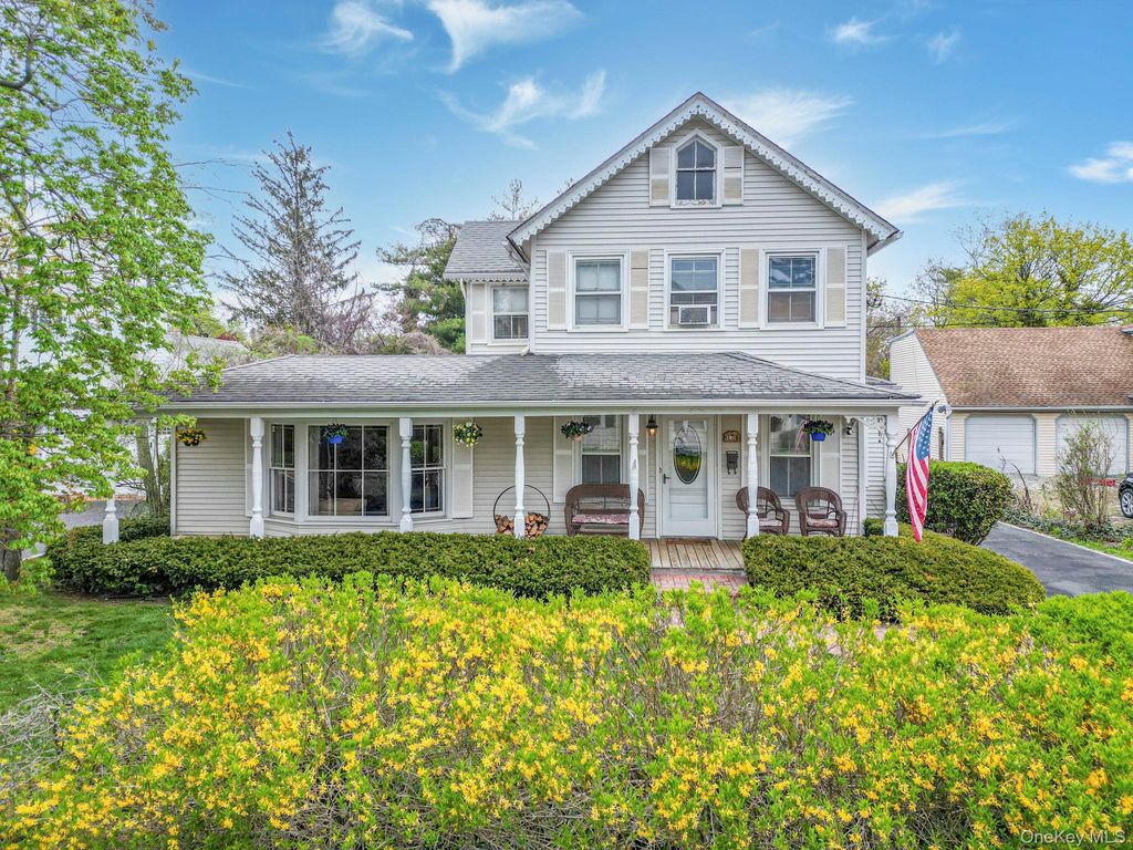 Photo of 170 Ocean Avenue, Woodmere, NY 11598 (MLS # 986640)